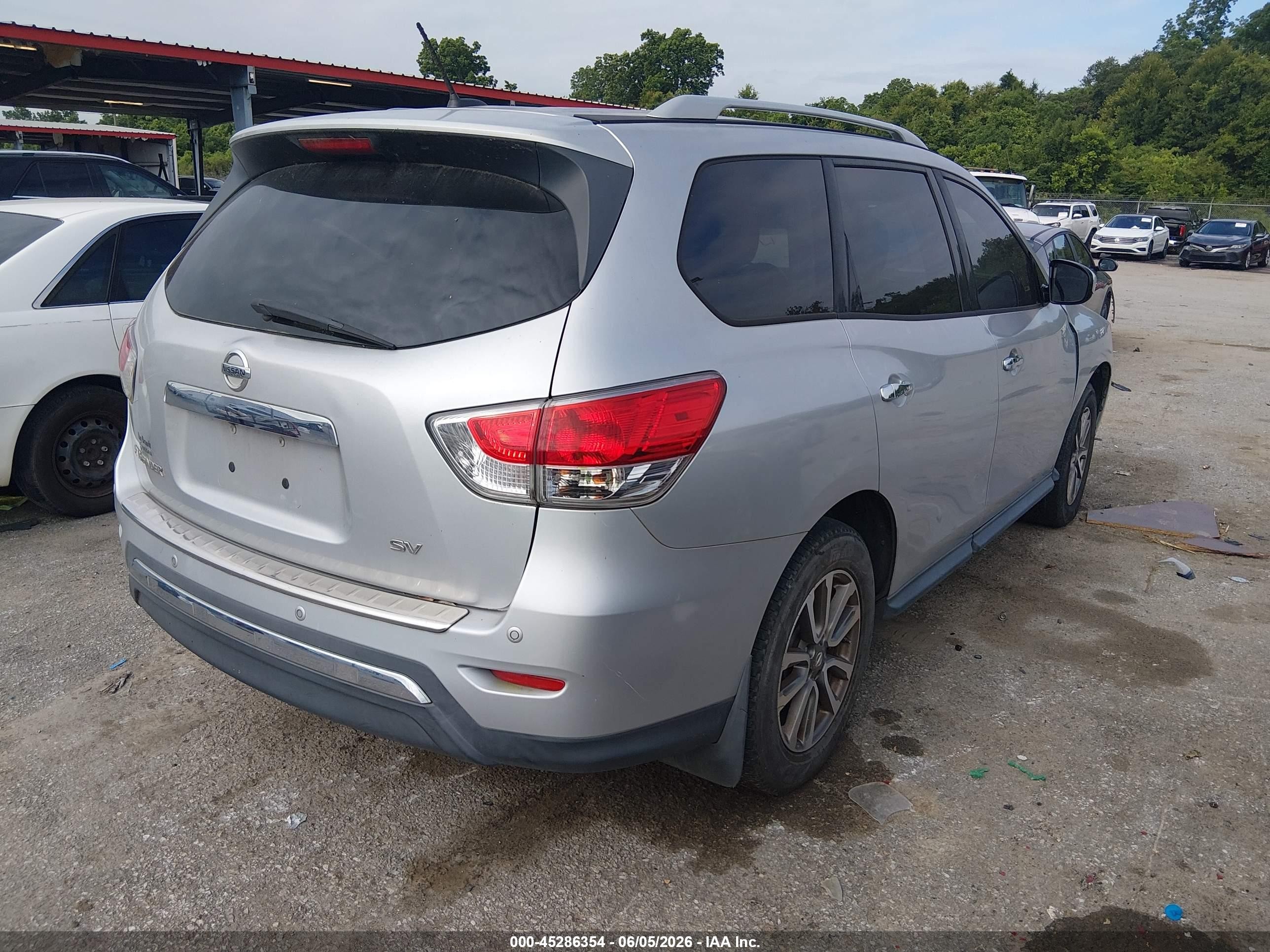 2013 Nissan Pathfinder Sv Silver vin: 5N1AR2MN7DC647832