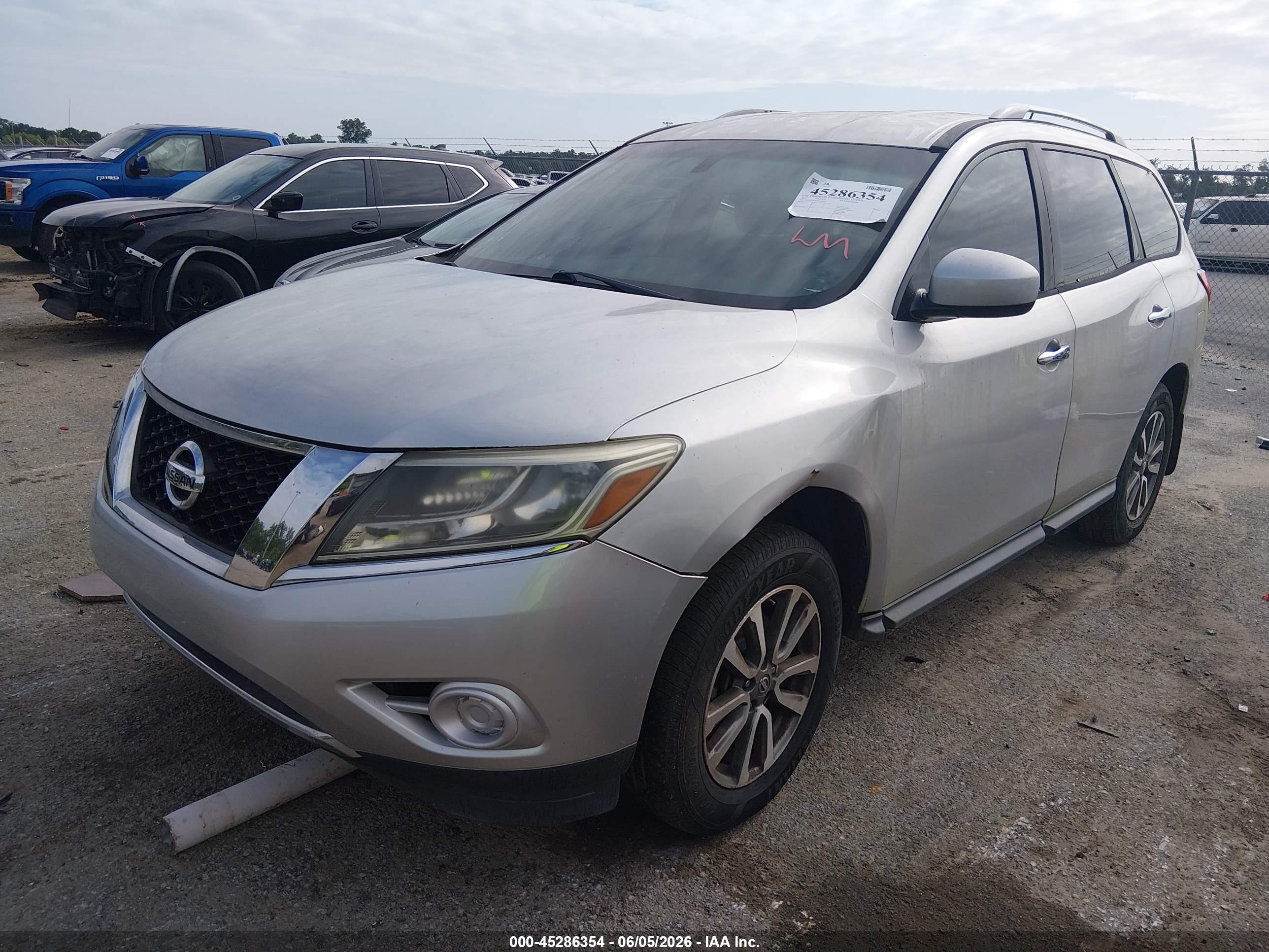 2013 Nissan Pathfinder Sv Silver vin: 5N1AR2MN7DC647832