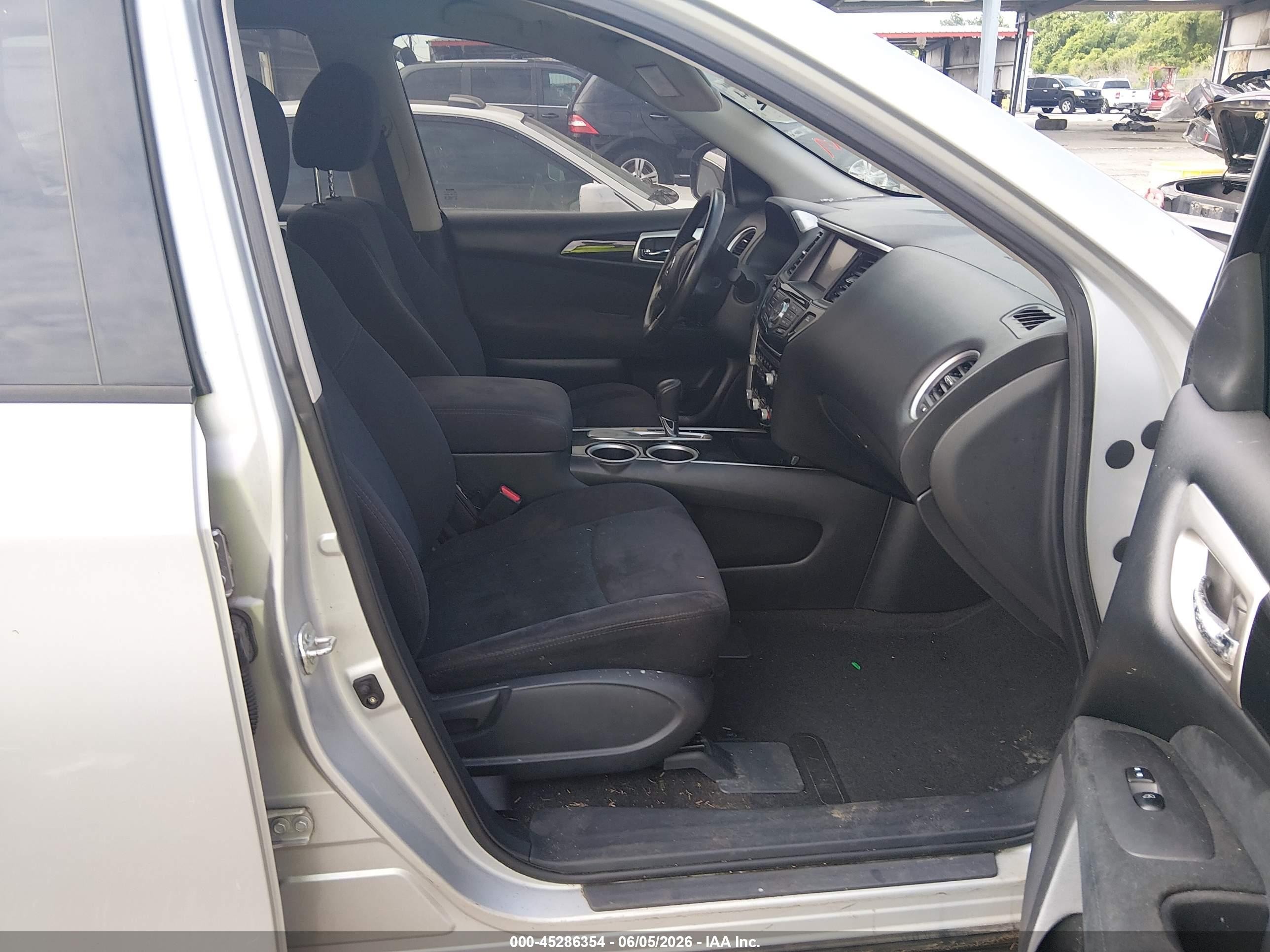 2013 Nissan Pathfinder Sv Silver vin: 5N1AR2MN7DC647832