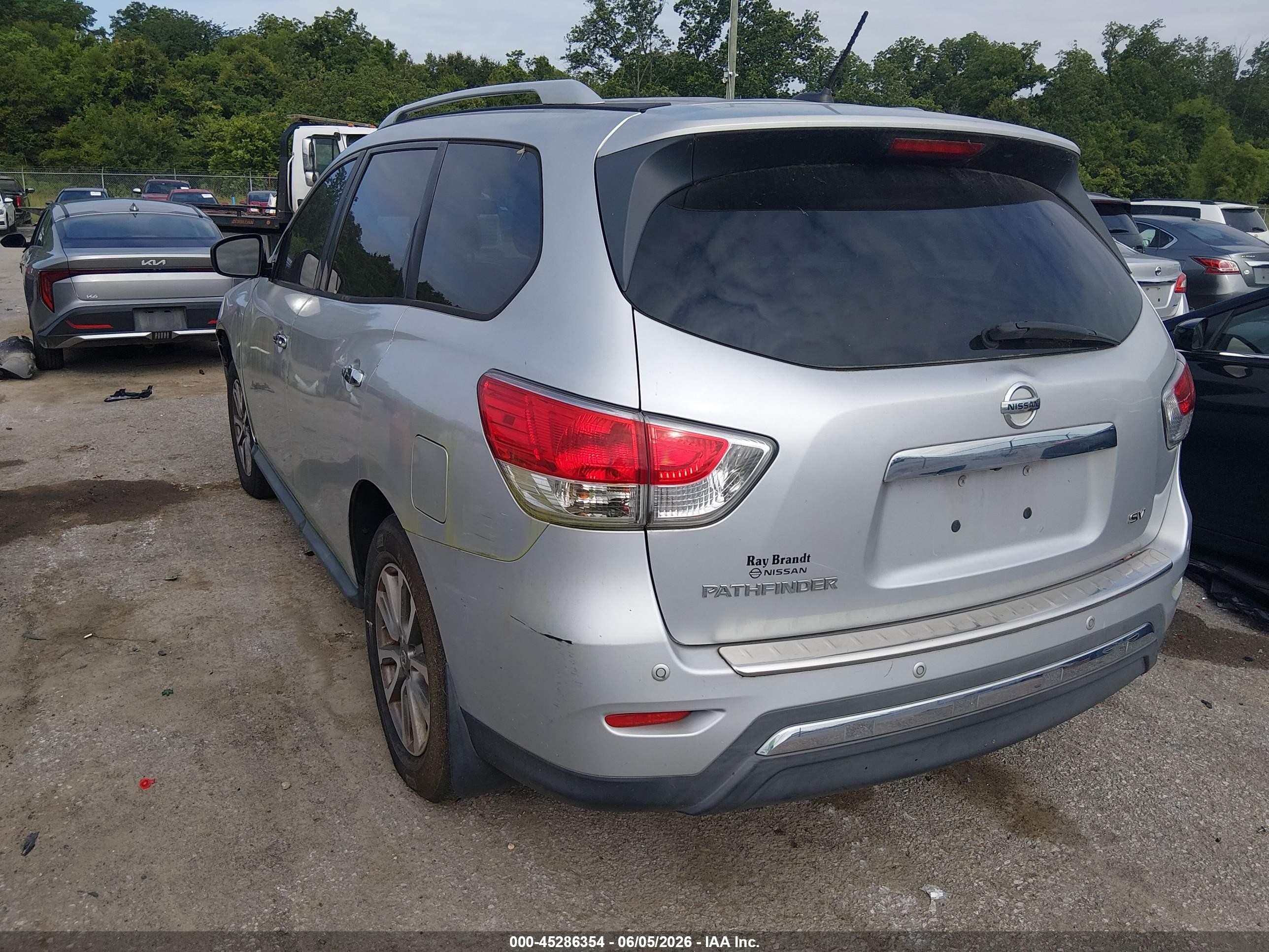2013 Nissan Pathfinder Sv Silver vin: 5N1AR2MN7DC647832