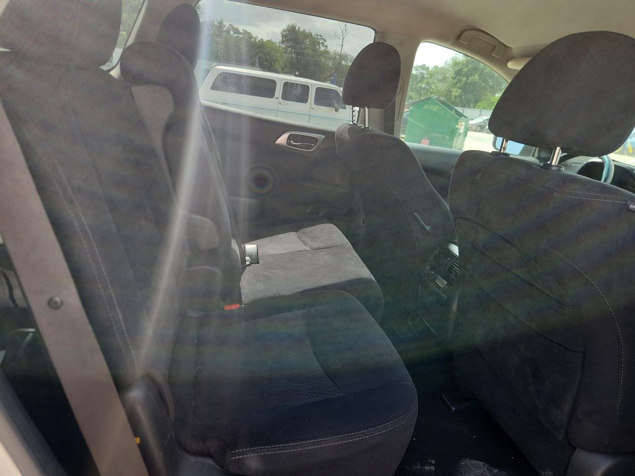 2013 Nissan Pathfinder S Silver vin: 5N1AR2MN7DC651704