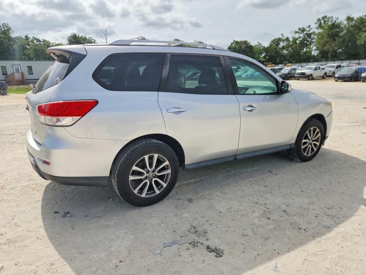 2013 Nissan Pathfinder S Silver vin: 5N1AR2MN7DC651704
