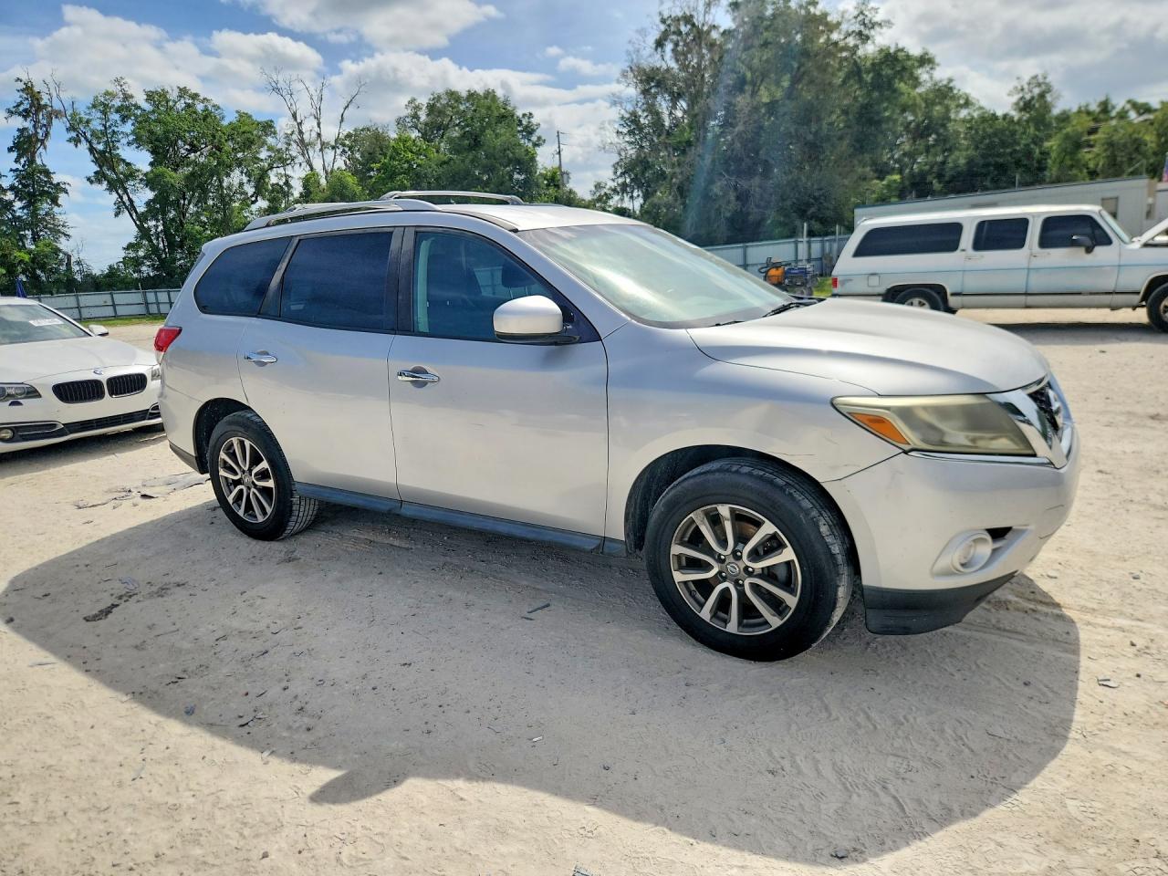 2013 Nissan Pathfinder S Silver vin: 5N1AR2MN7DC651704