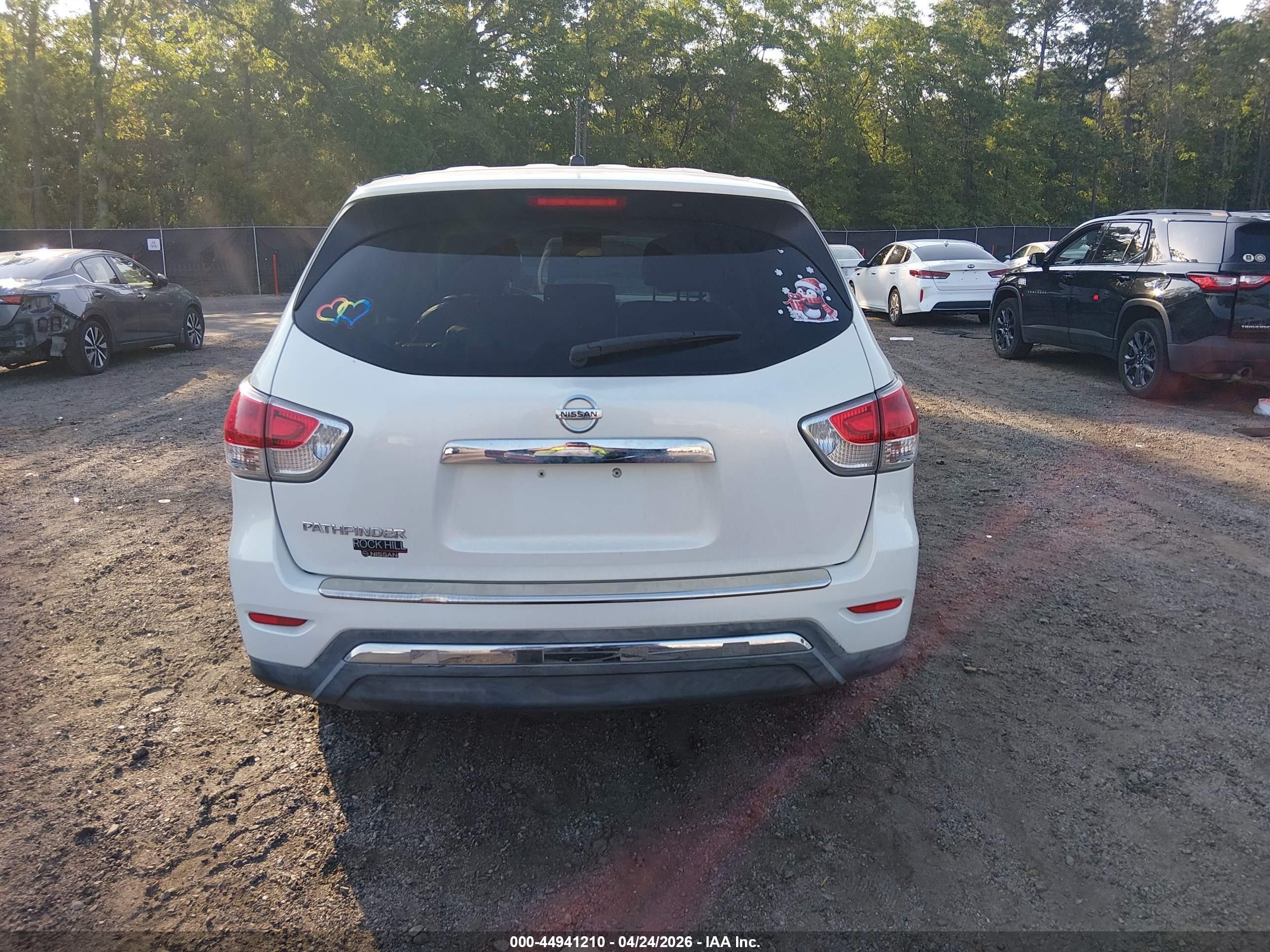 2013 Nissan Pathfinder S White vin: 5N1AR2MN7DC683505