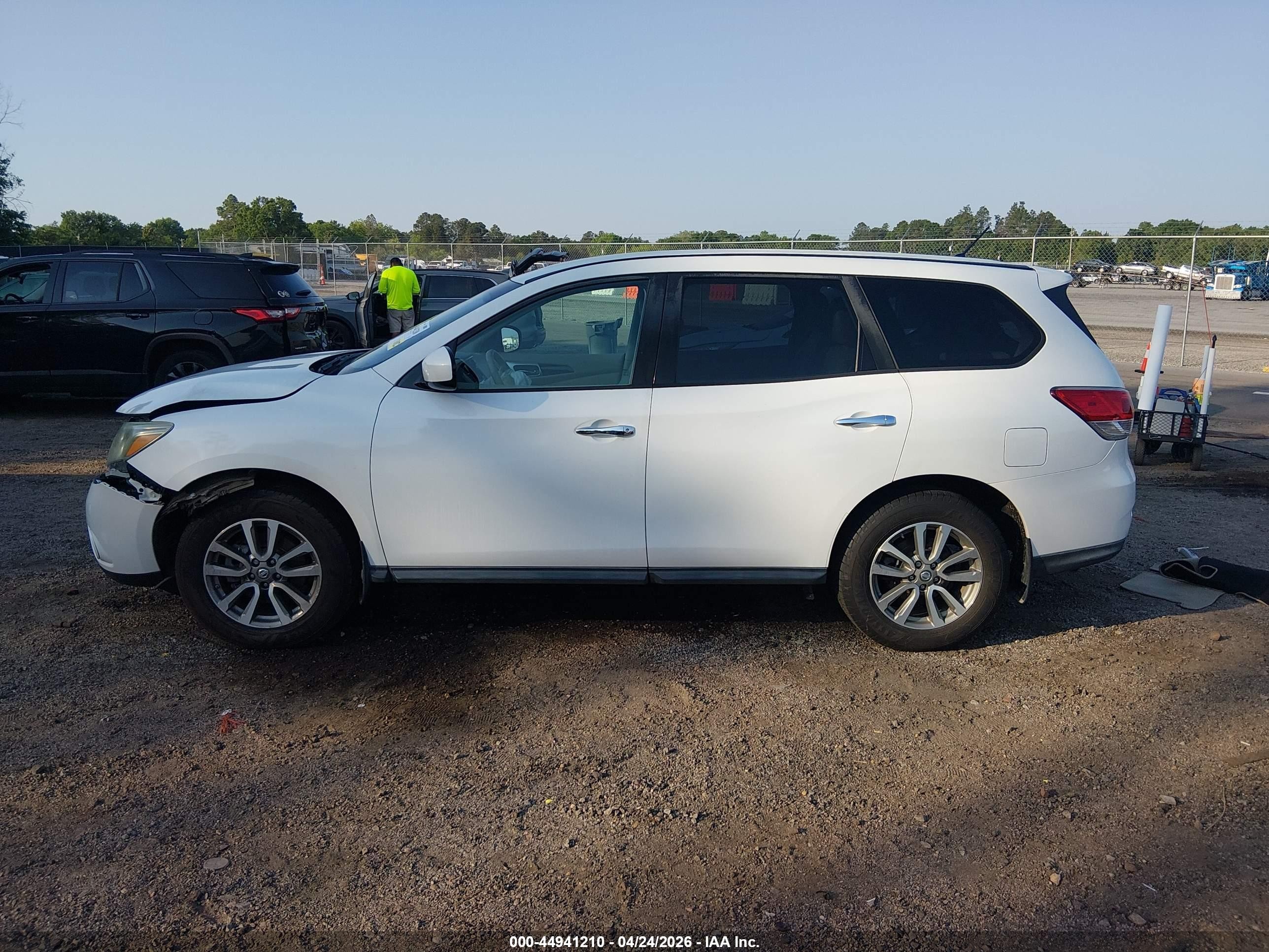 2013 Nissan Pathfinder S White vin: 5N1AR2MN7DC683505