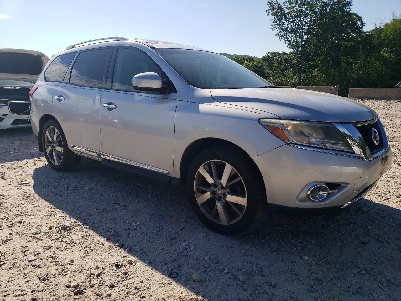 2014 Nissan Pathfinder S Silver vin: 5N1AR2MN7EC631941