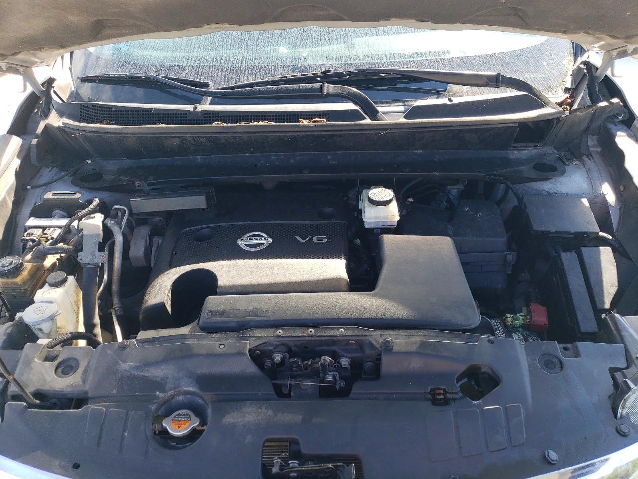2014 Nissan Pathfinder S Silver vin: 5N1AR2MN7EC631941