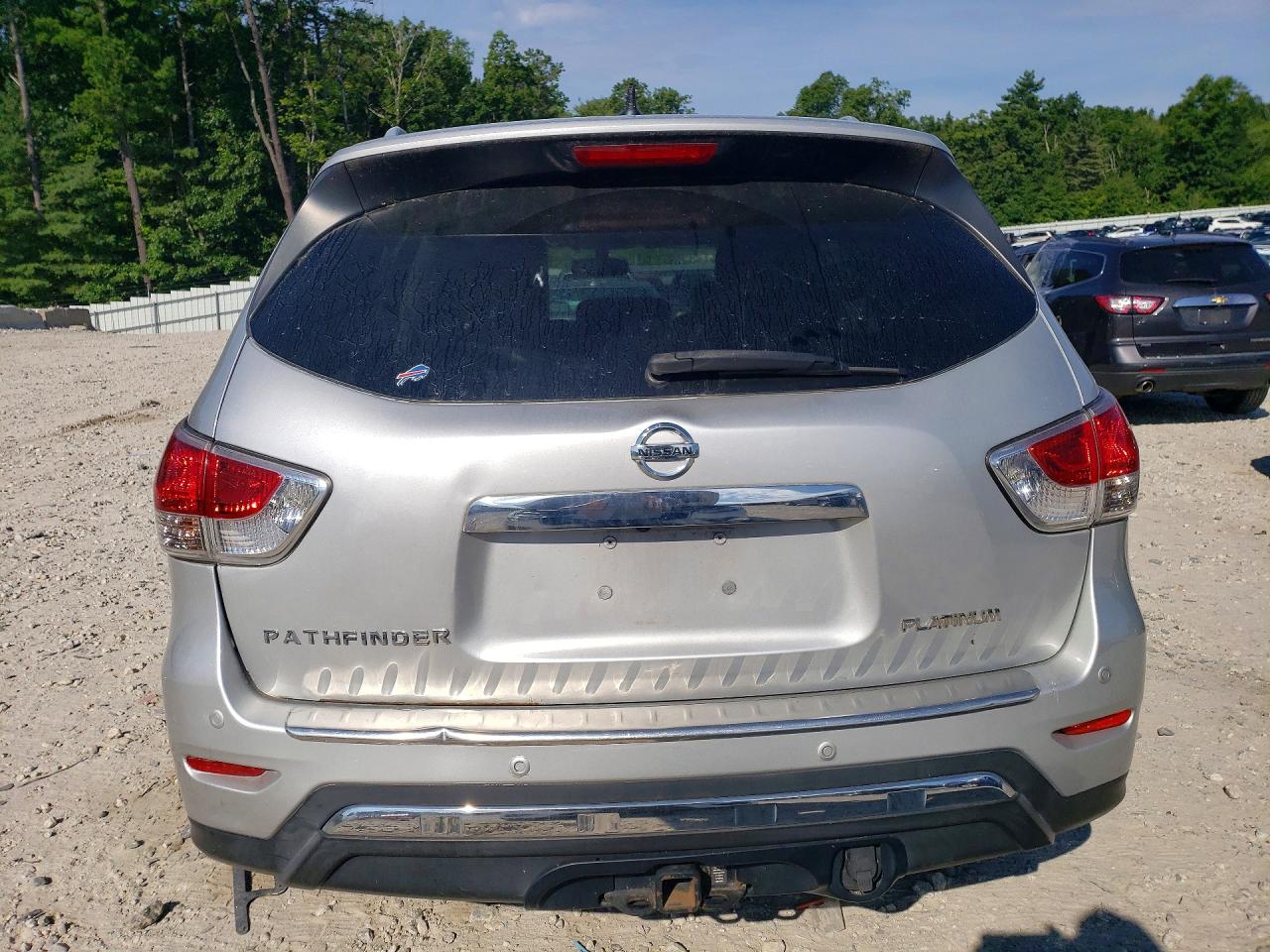 2014 Nissan Pathfinder S Silver vin: 5N1AR2MN7EC631941
