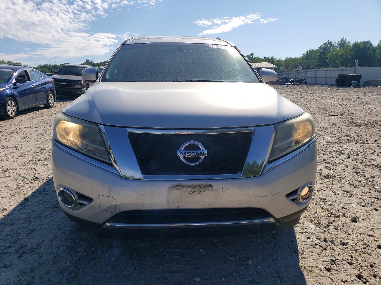 2014 Nissan Pathfinder S Silver vin: 5N1AR2MN7EC631941