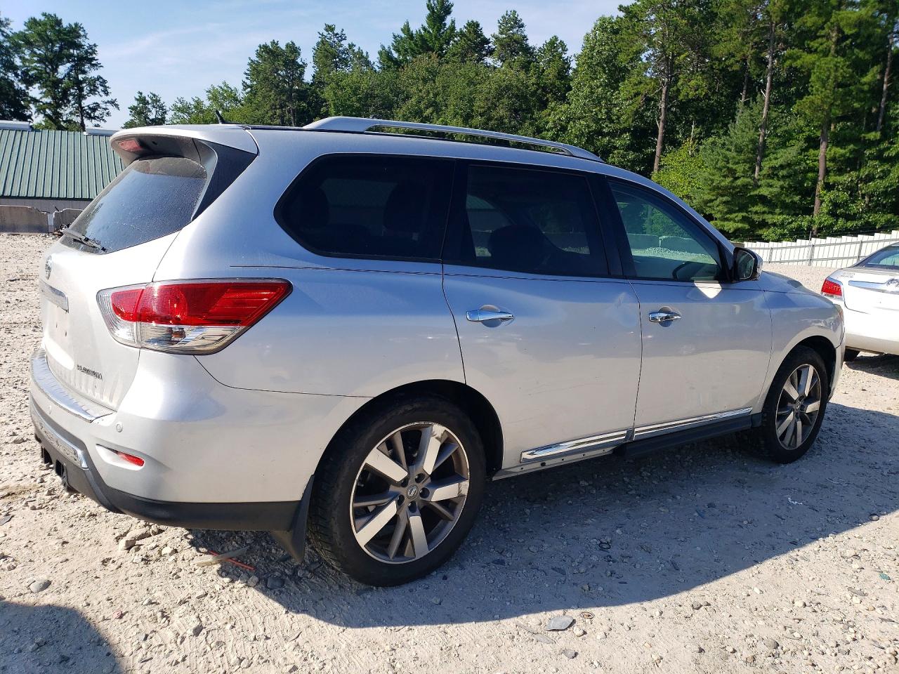 2014 Nissan Pathfinder S Silver vin: 5N1AR2MN7EC631941