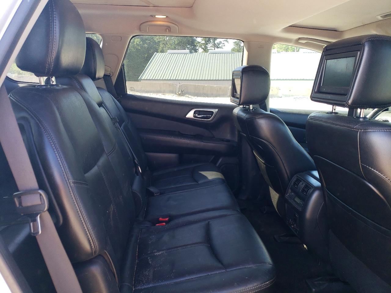 2014 Nissan Pathfinder S Silver vin: 5N1AR2MN7EC631941