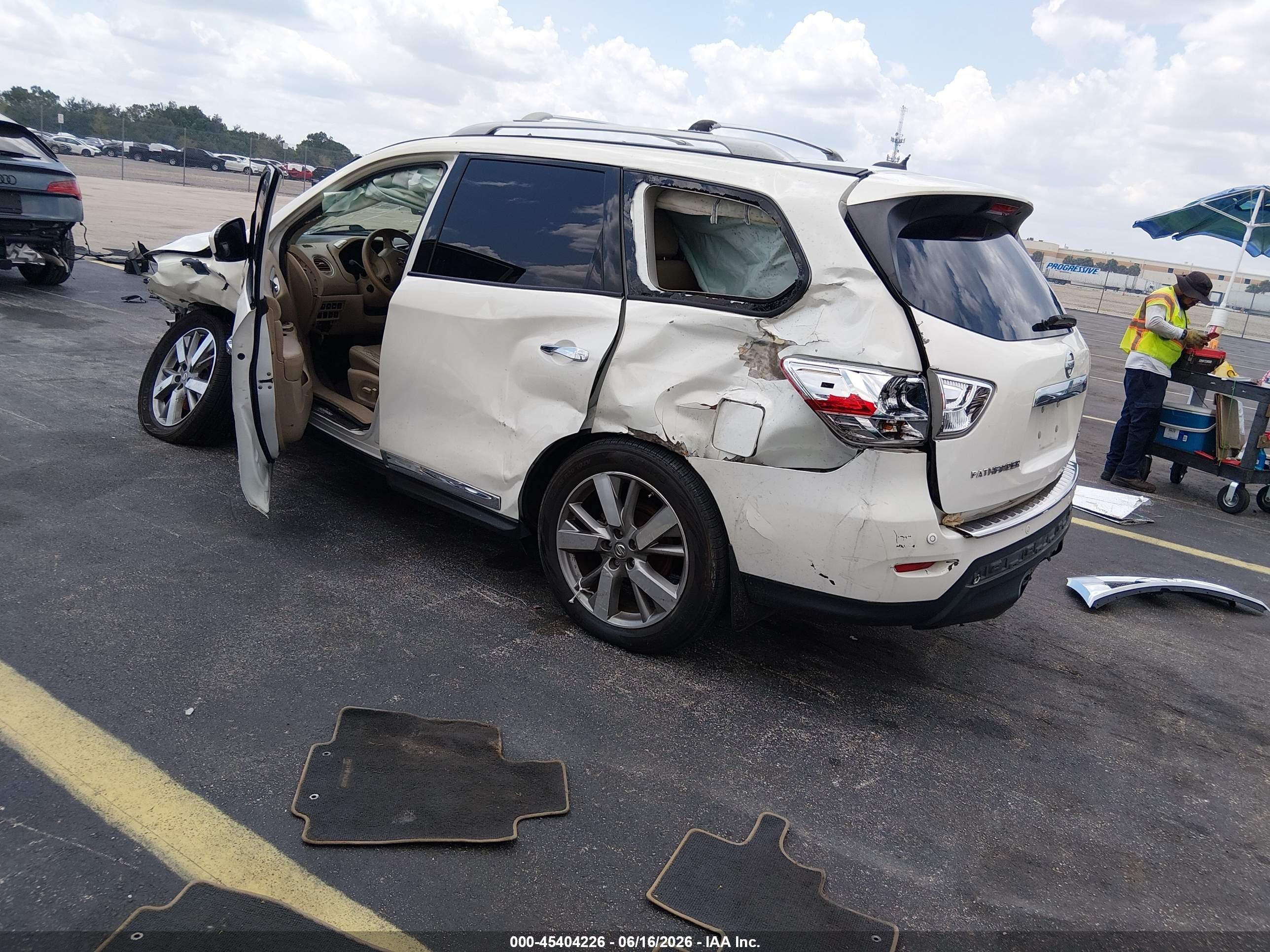 2014 Nissan Pathfinder Platinum White vin: 5N1AR2MN7EC636637