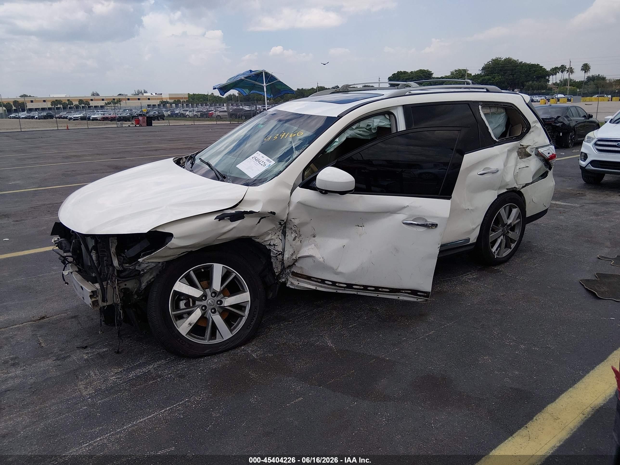 2014 Nissan Pathfinder Platinum White vin: 5N1AR2MN7EC636637