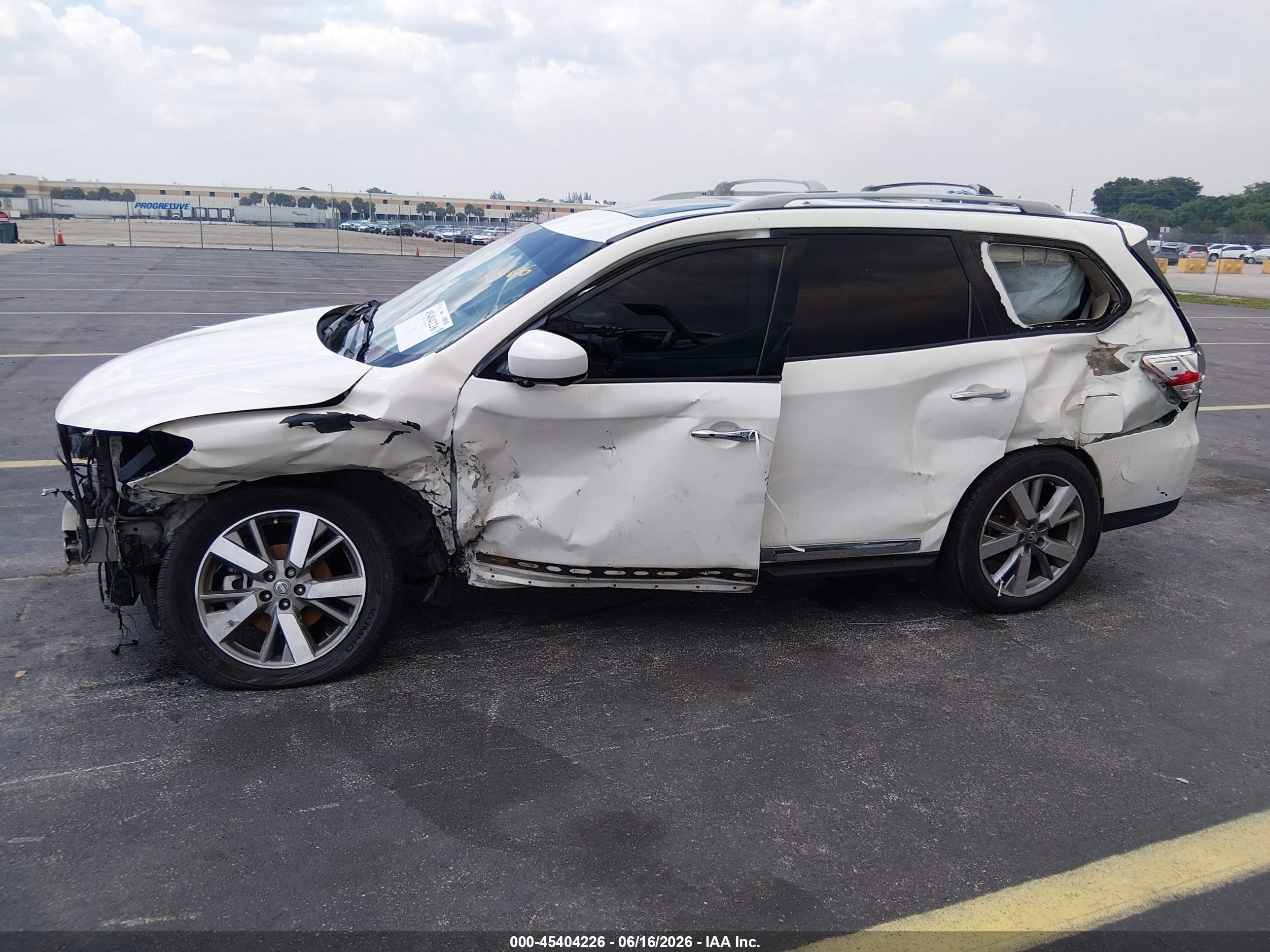 2014 Nissan Pathfinder Platinum White vin: 5N1AR2MN7EC636637