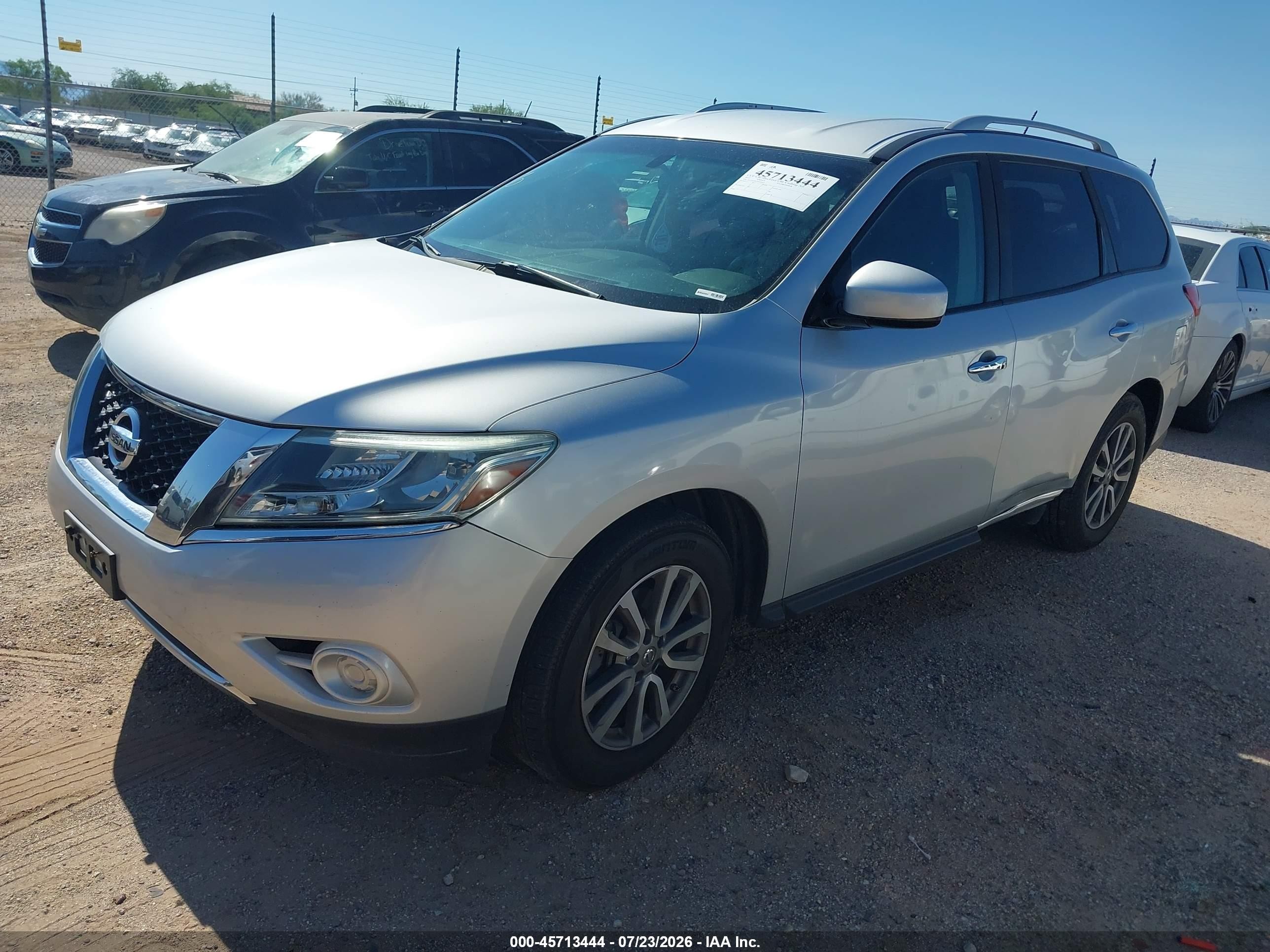 2014 Nissan Pathfinder Sv Silver vin: 5N1AR2MN7EC650621