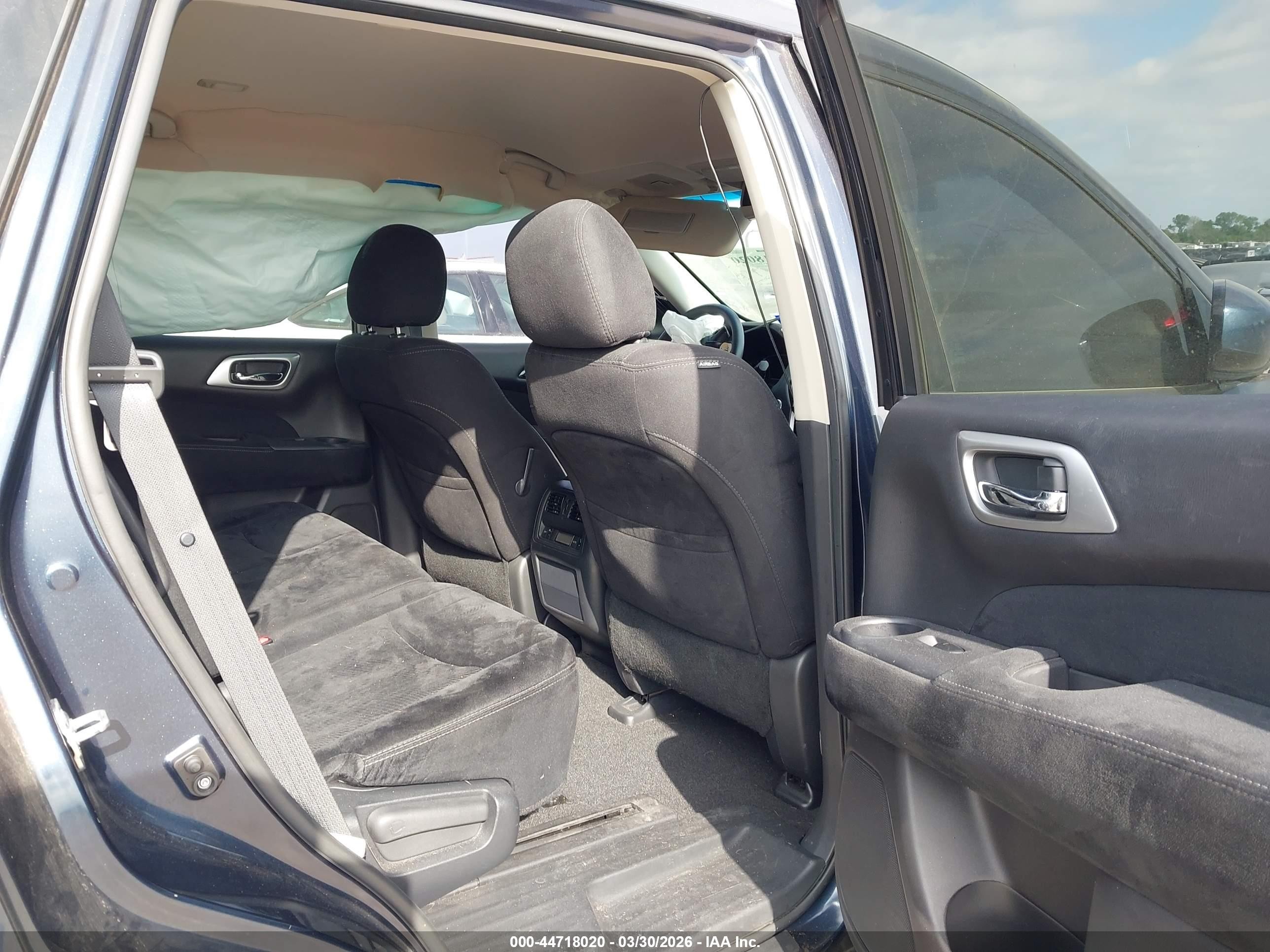 2015 Nissan Pathfinder S Blue vin: 5N1AR2MN7FC682860
