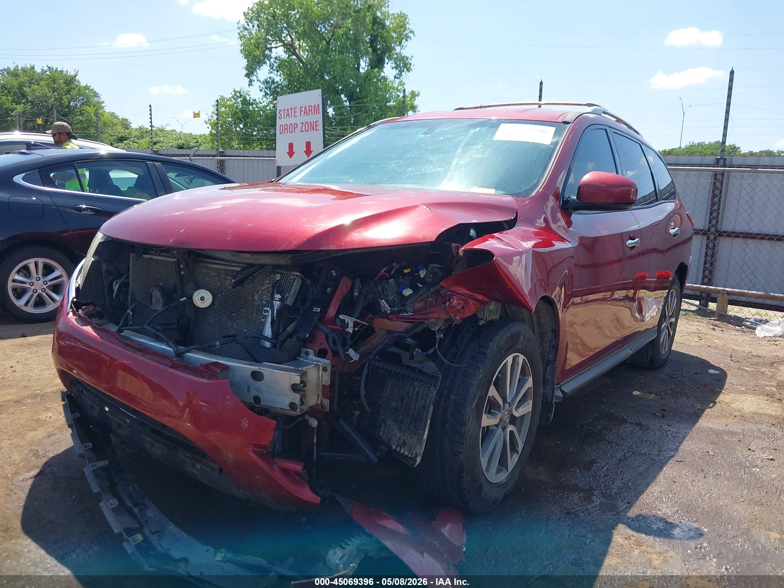 2015 Nissan Pathfinder Sv Red vin: 5N1AR2MN7FC687783