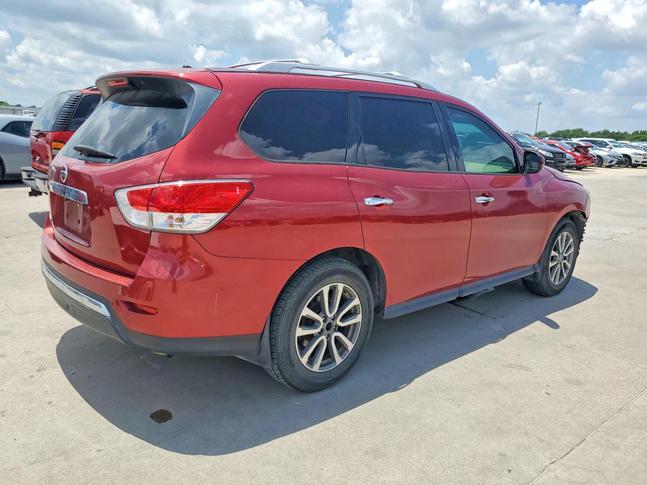 2016 Nissan Pathfinder S Red vin: 5N1AR2MN7GC608856