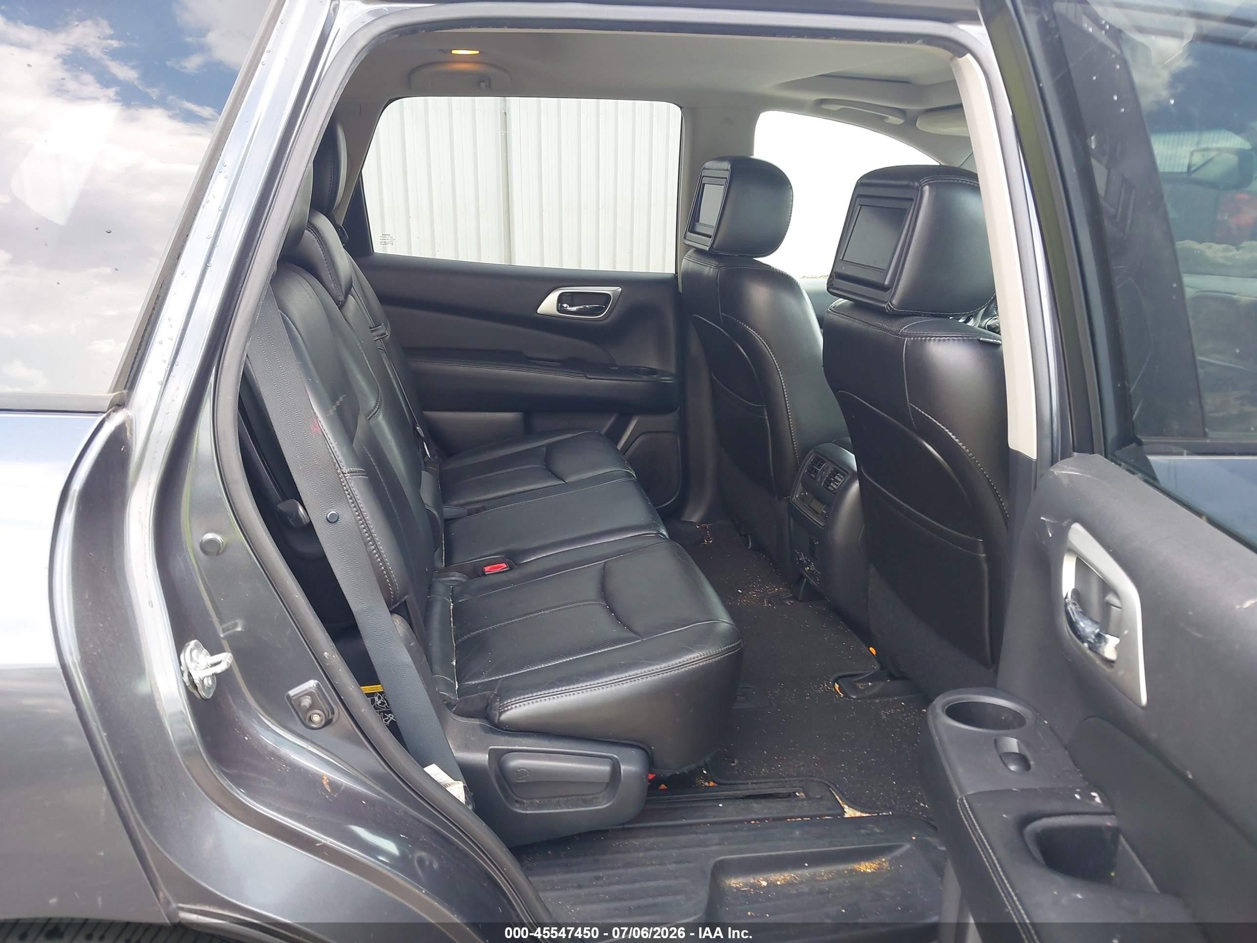 2014 Nissan Pathfinder Platinum Silver vin: 5N1AR2MN8EC627963