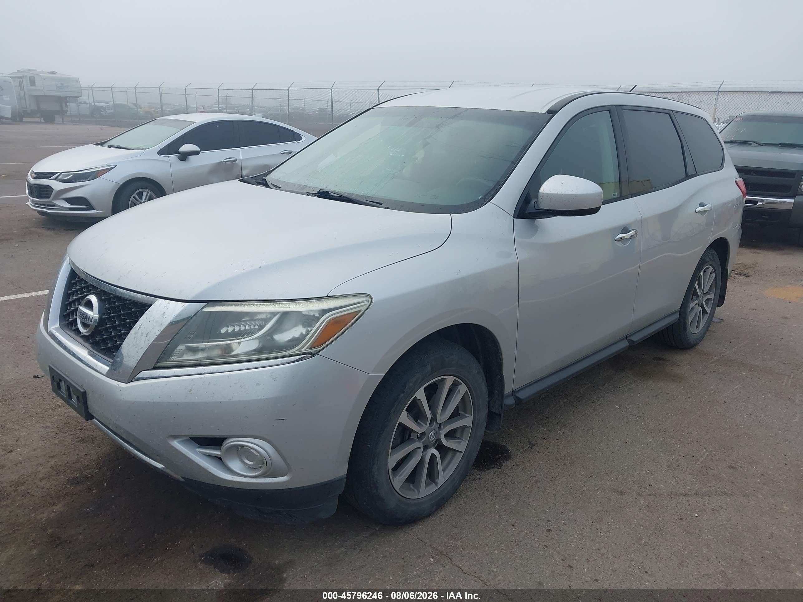 2014 Nissan Pathfinder S Silver vin: 5N1AR2MN8EC711765
