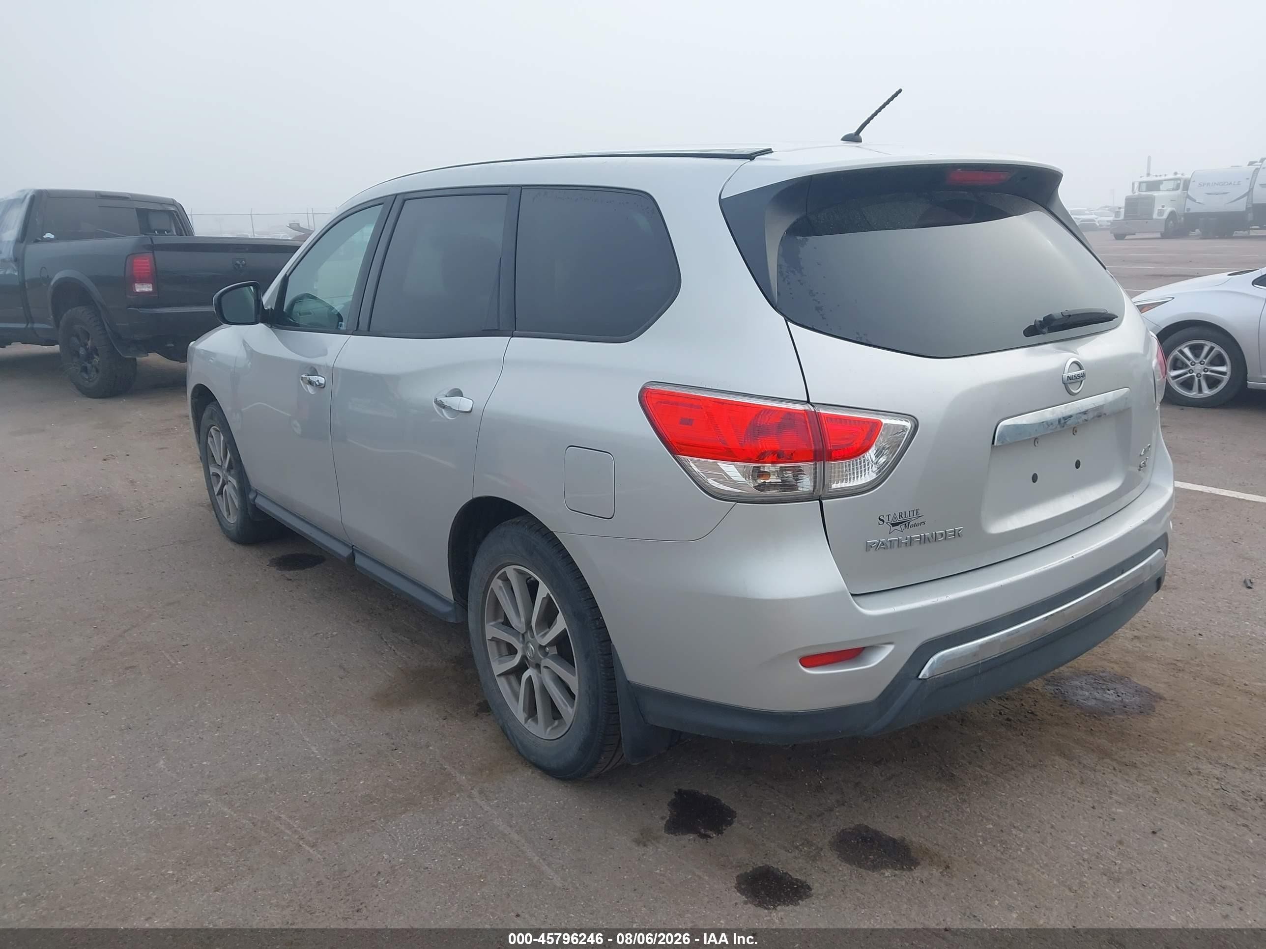 2014 Nissan Pathfinder S Silver vin: 5N1AR2MN8EC711765