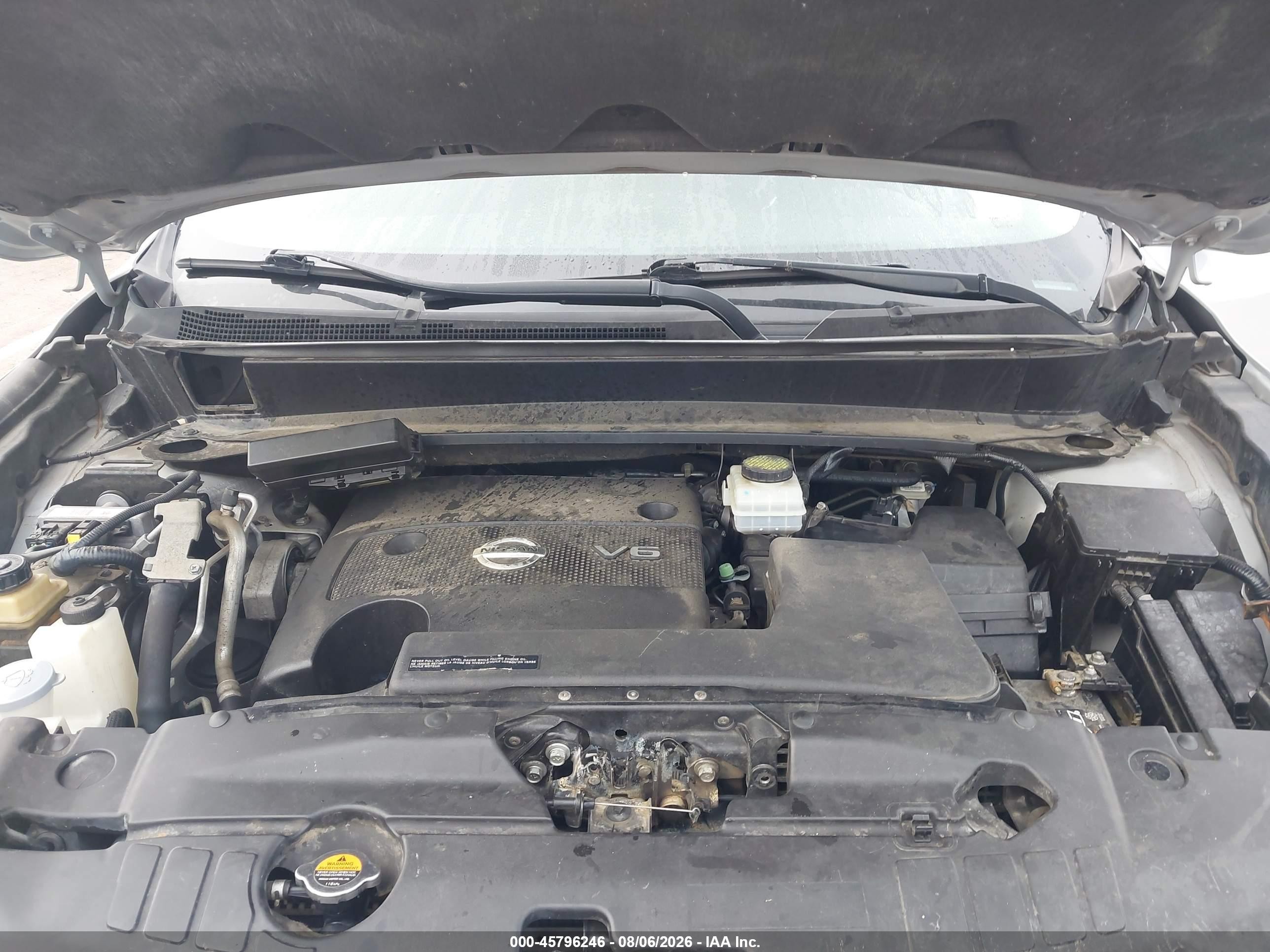 2014 Nissan Pathfinder S Silver vin: 5N1AR2MN8EC711765