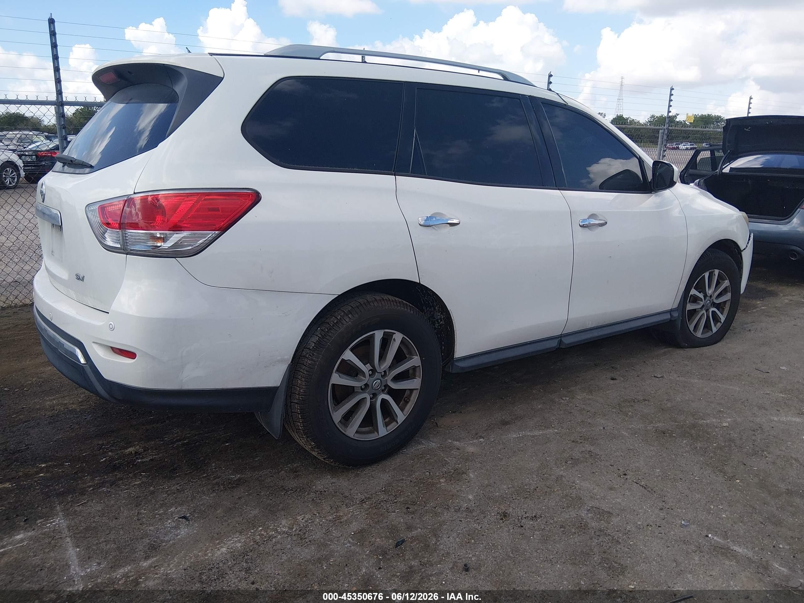 2014 Nissan Pathfinder Sv White vin: 5N1AR2MN8EC721034