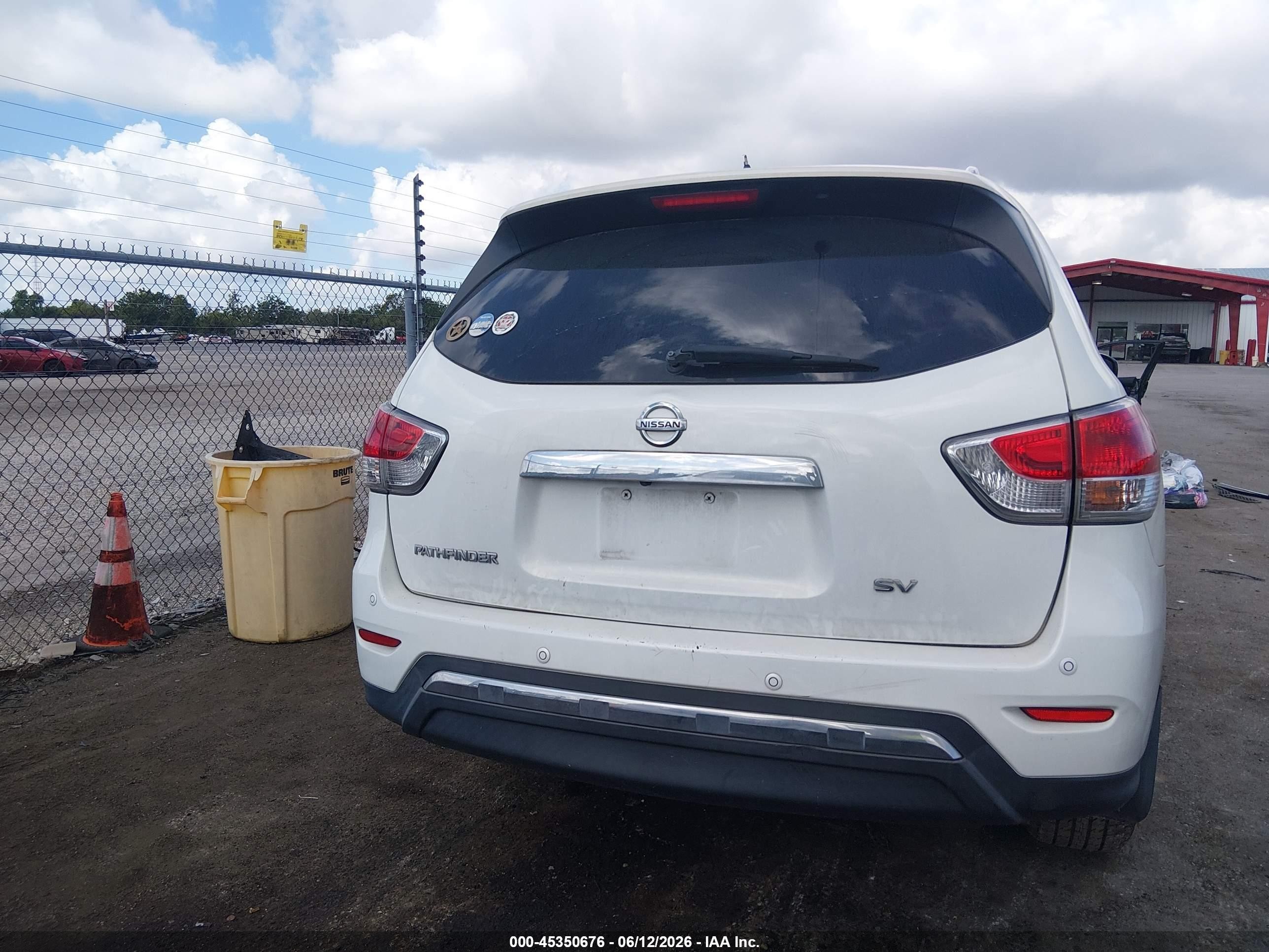 2014 Nissan Pathfinder Sv White vin: 5N1AR2MN8EC721034