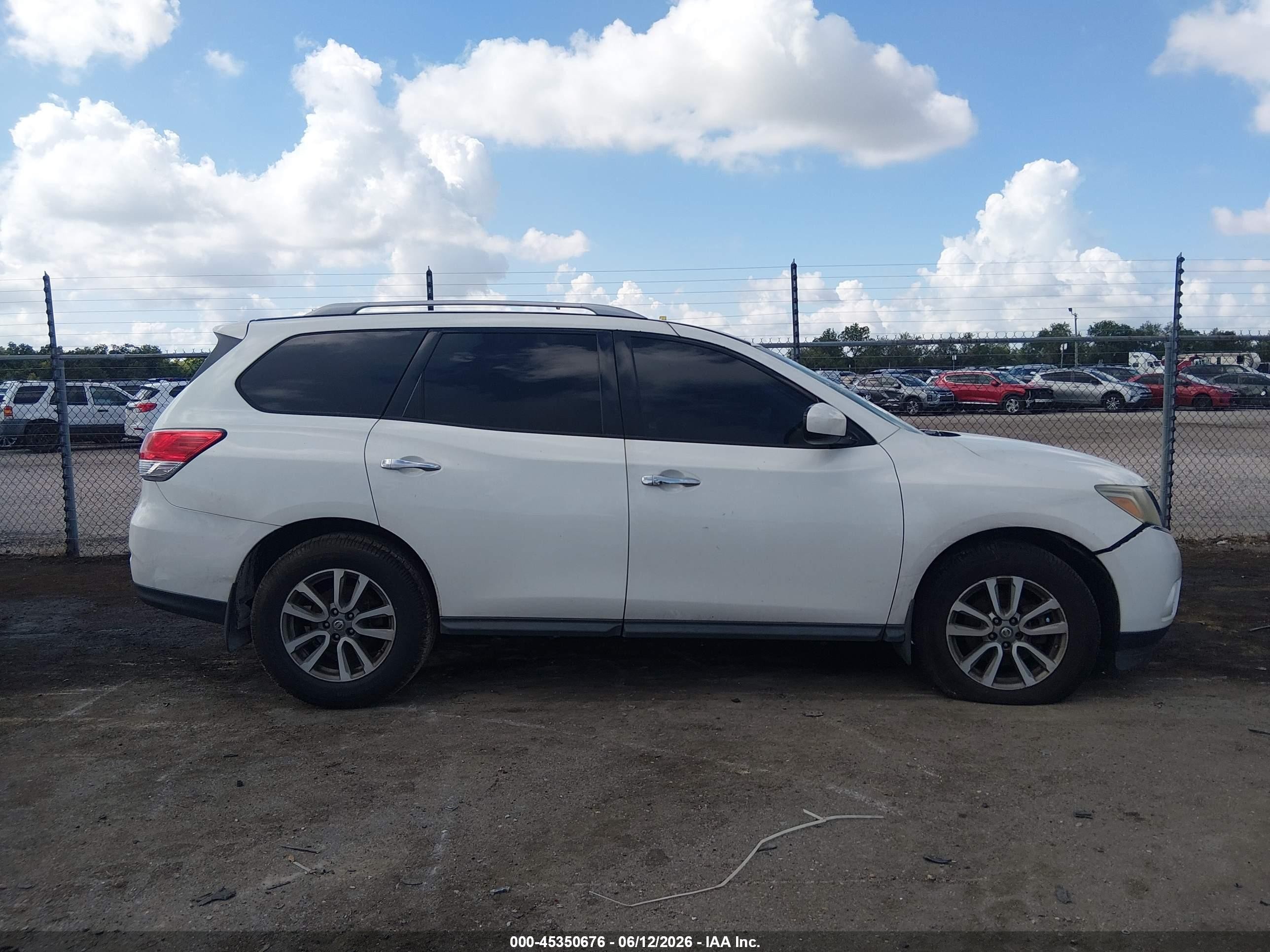 2014 Nissan Pathfinder Sv White vin: 5N1AR2MN8EC721034