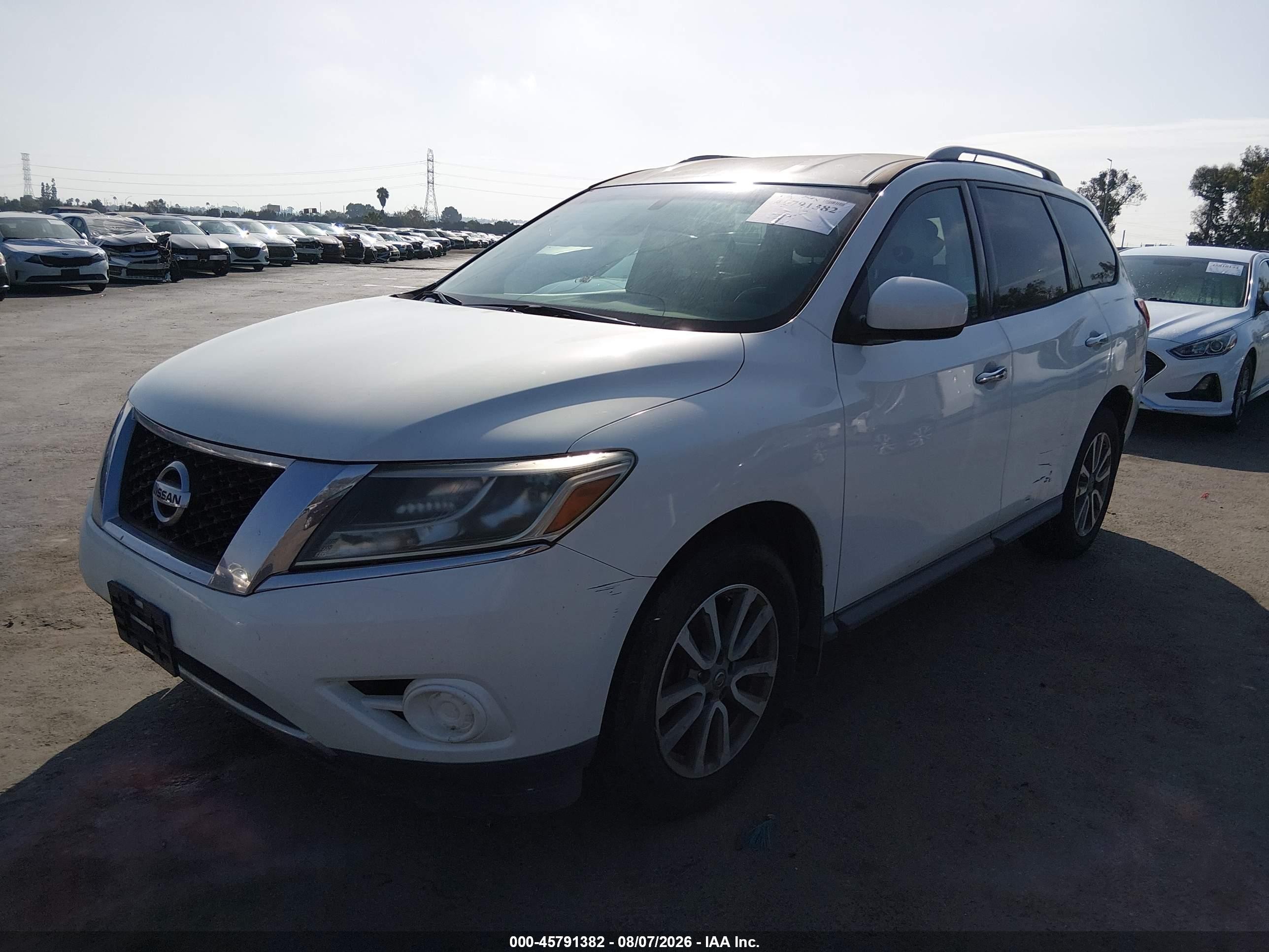 2014 Nissan Pathfinder Sv White vin: 5N1AR2MN8EC729831