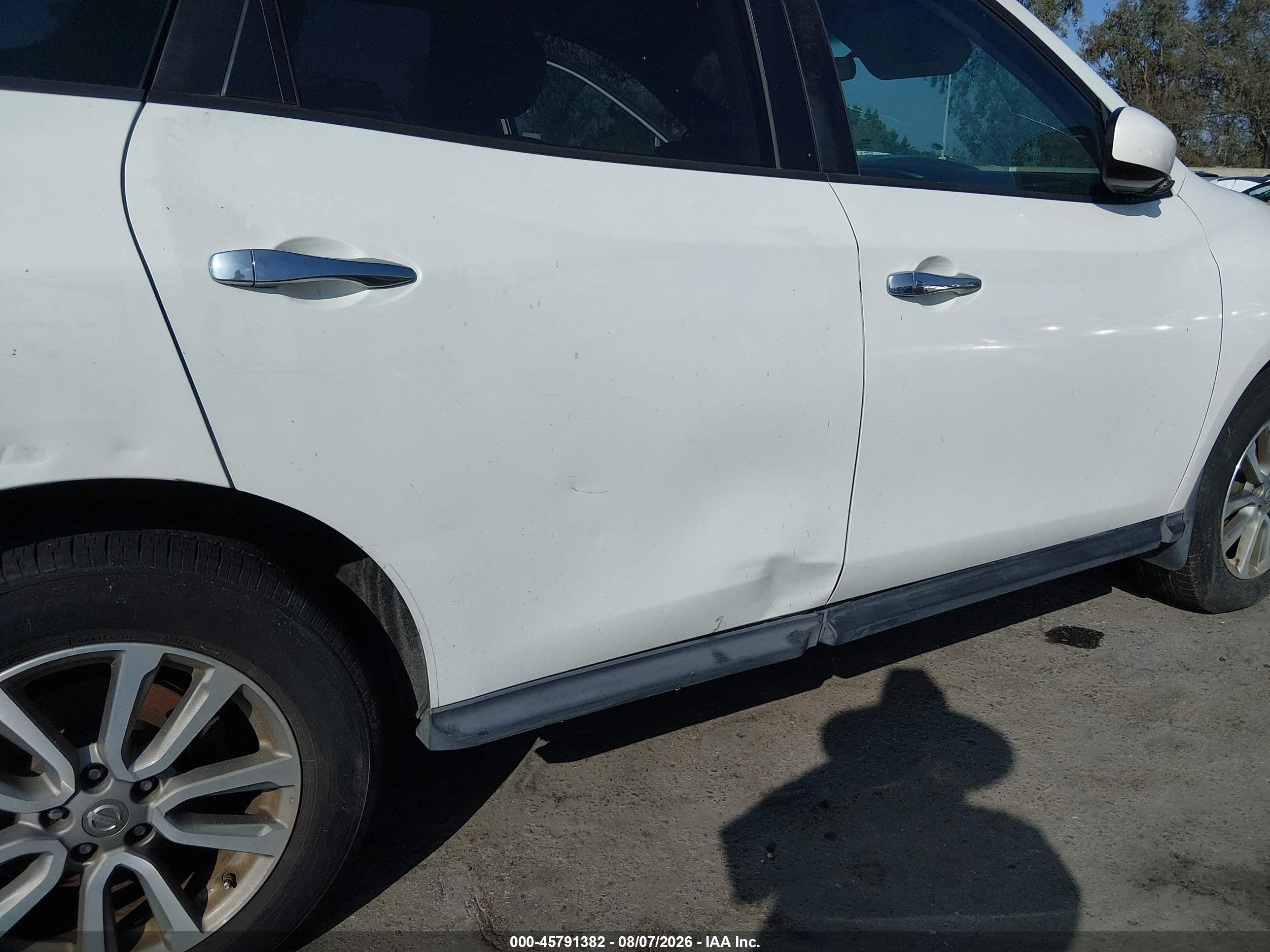 2014 Nissan Pathfinder Sv White vin: 5N1AR2MN8EC729831