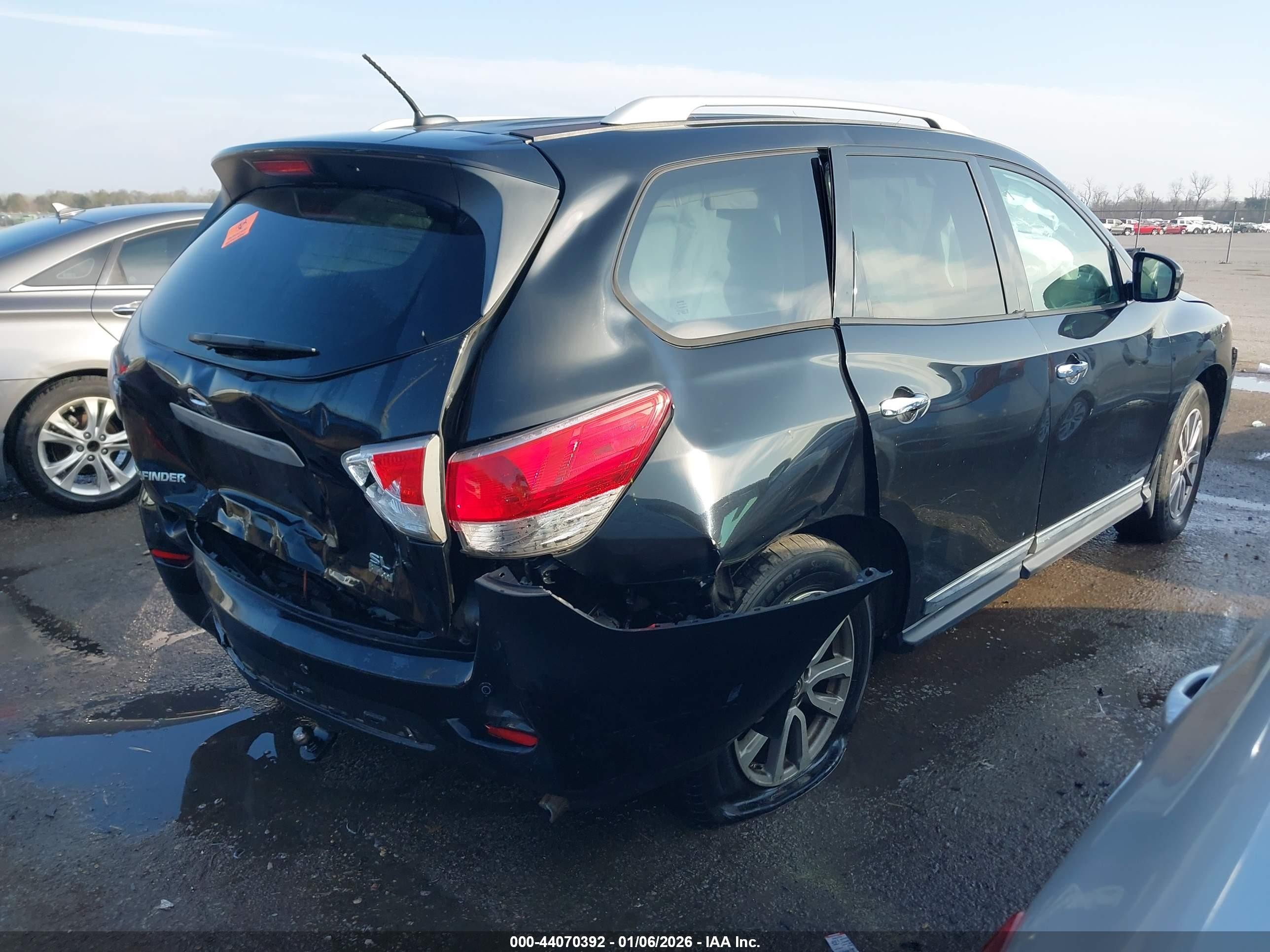 2015 Nissan Pathfinder Sl Черный vin: 5N1AR2MN8FC605012