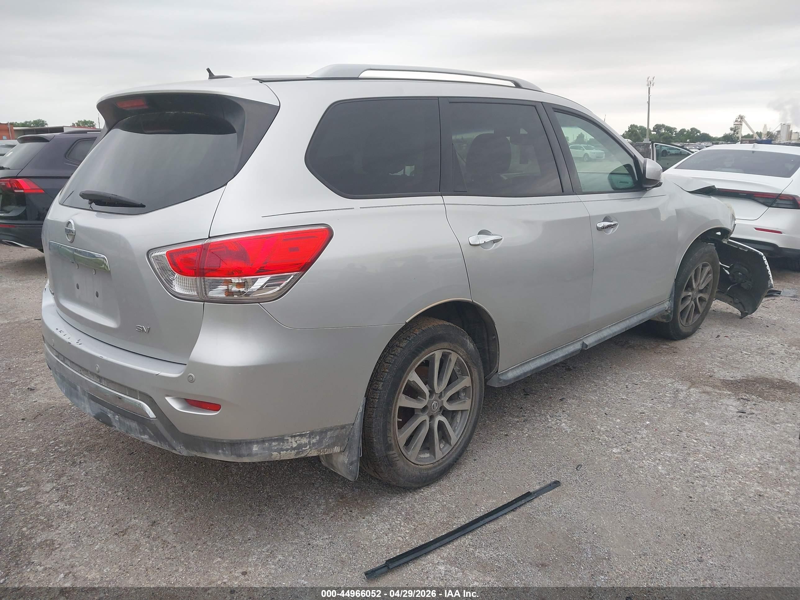2015 Nissan Pathfinder Sv Silver vin: 5N1AR2MN8FC618097