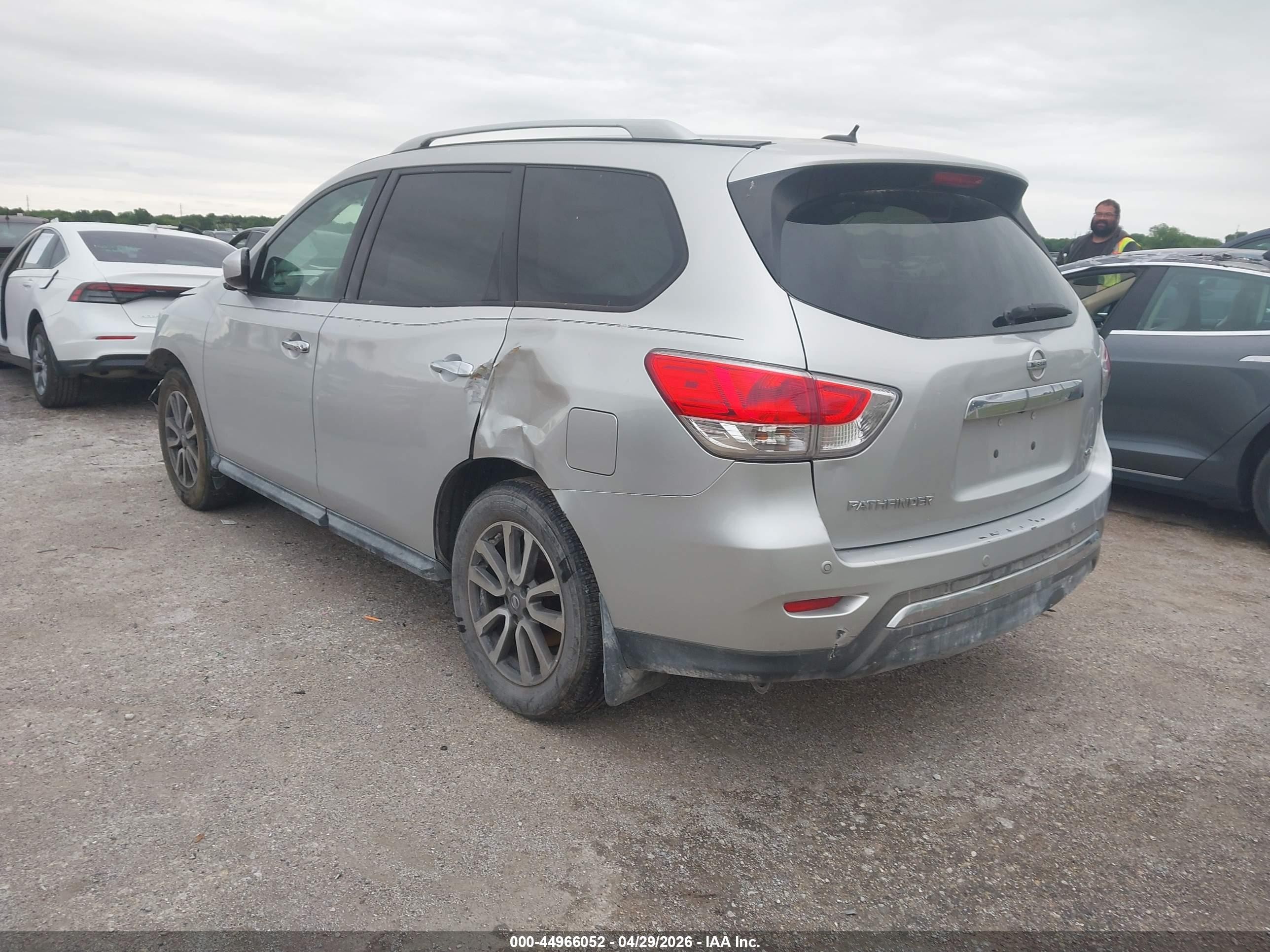 2015 Nissan Pathfinder Sv Silver vin: 5N1AR2MN8FC618097