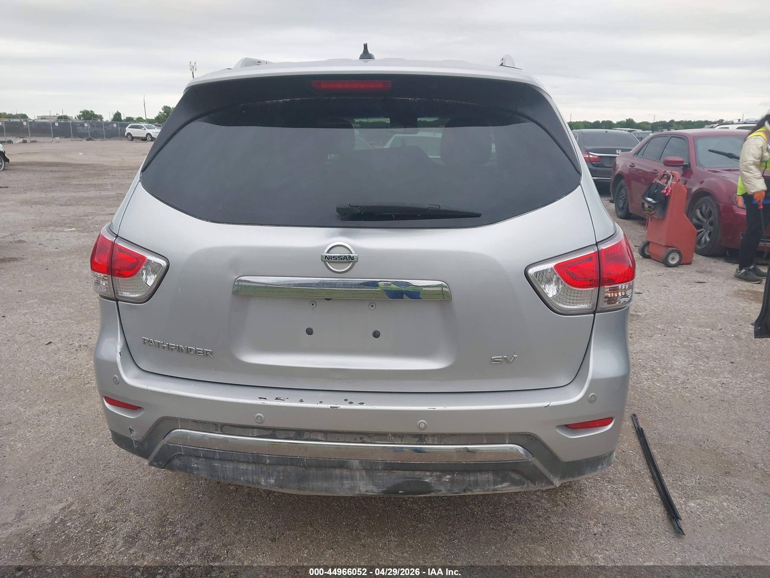 2015 Nissan Pathfinder Sv Silver vin: 5N1AR2MN8FC618097