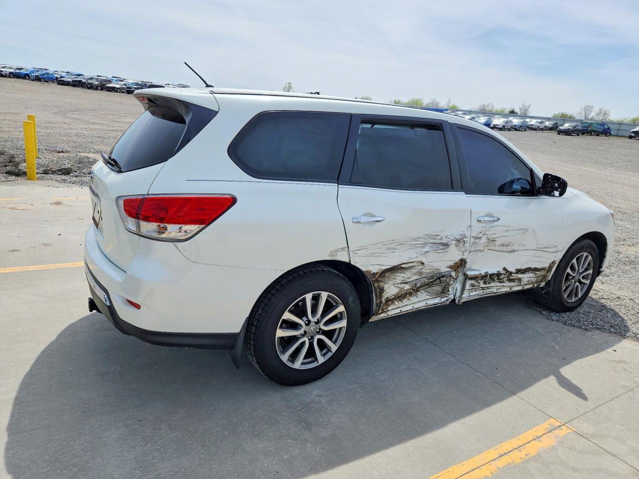2015 Nissan Pathfinder S White vin: 5N1AR2MN8FC626720