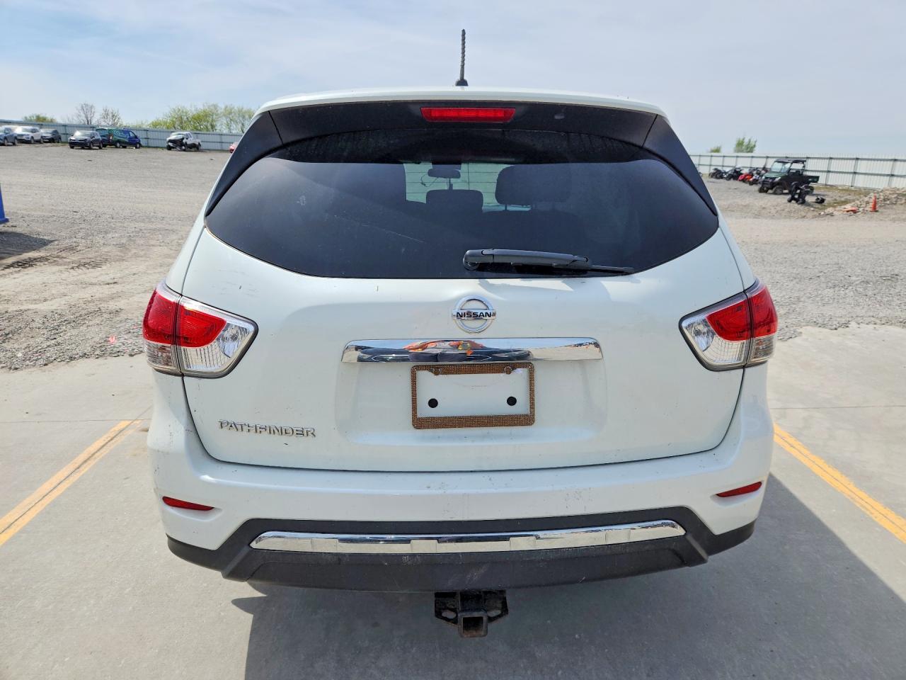 2015 Nissan Pathfinder S White vin: 5N1AR2MN8FC626720