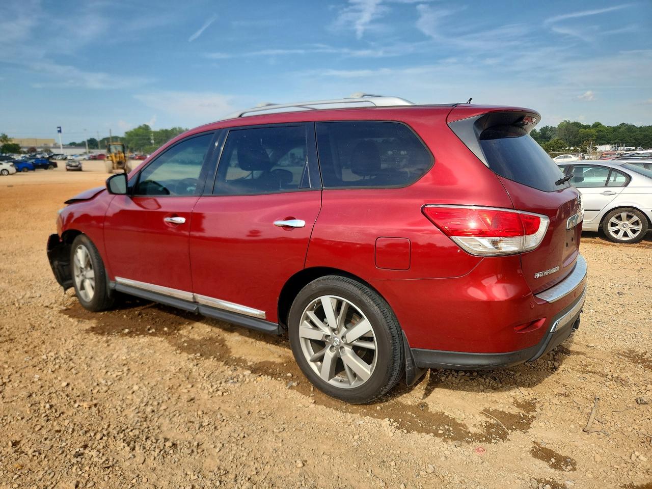 2015 Nissan Pathfinder S Red vin: 5N1AR2MN8FC687985