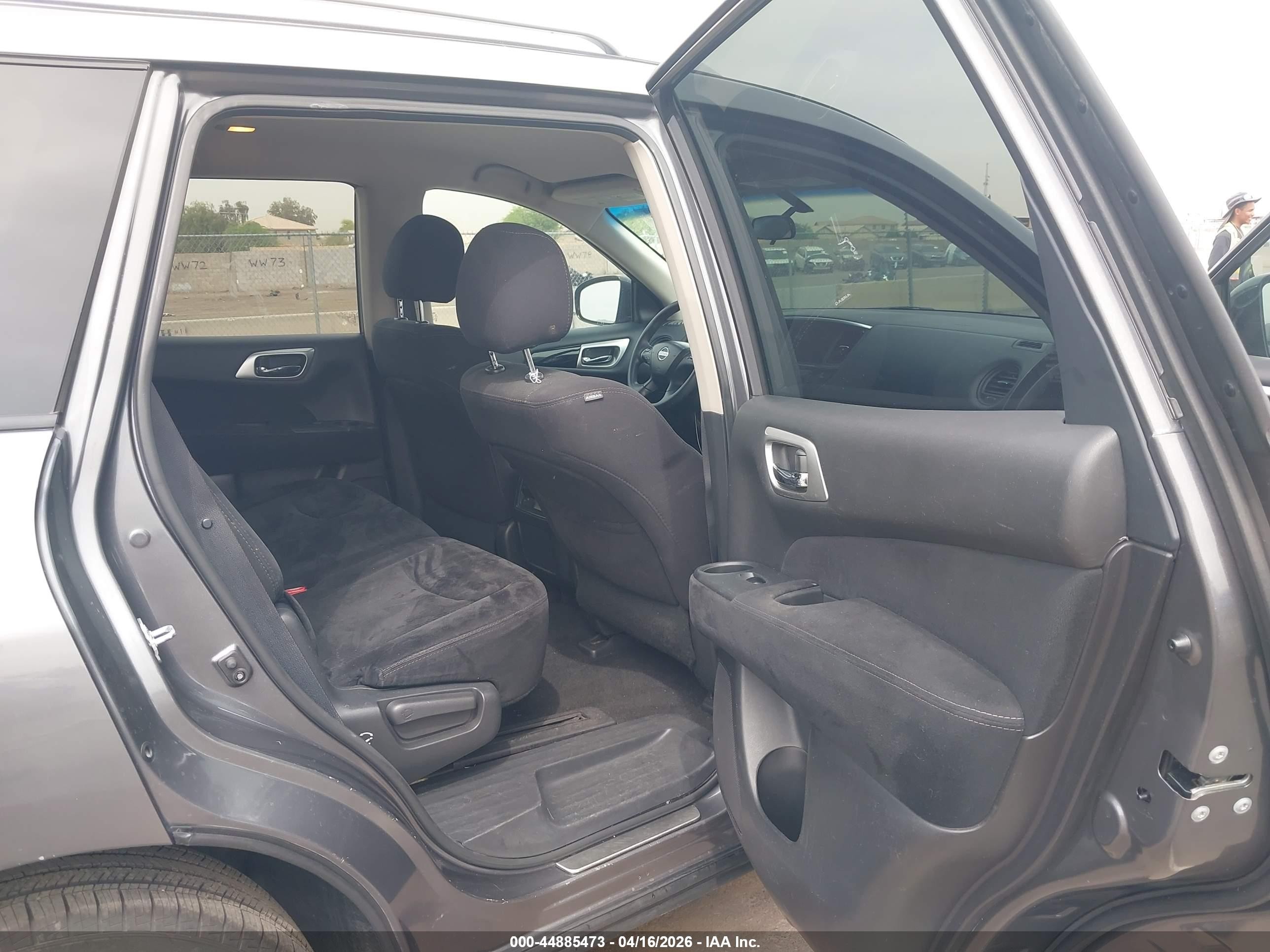 2016 Nissan Pathfinder S Gray vin: 5N1AR2MN8GC656558