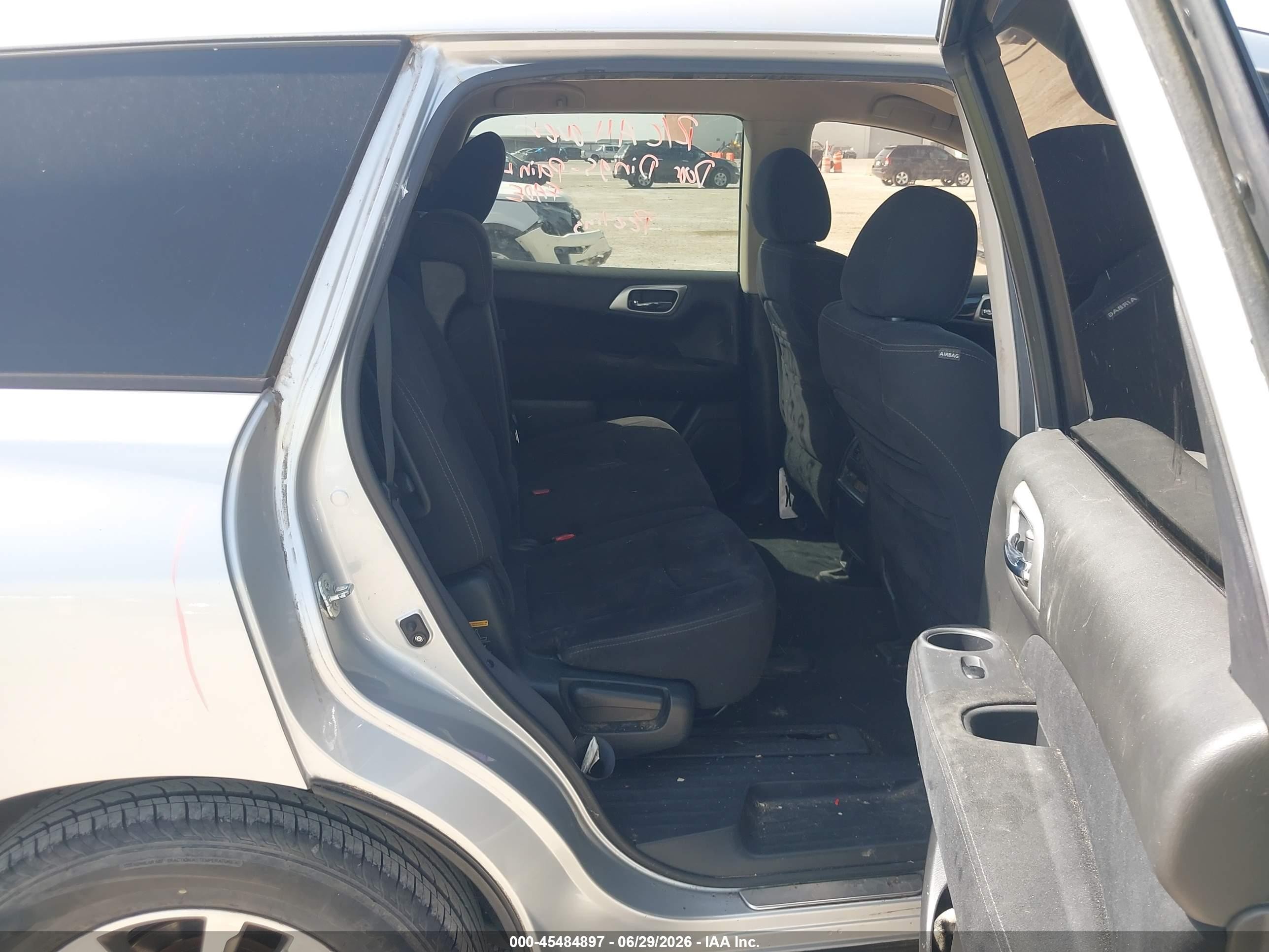 2013 Nissan Pathfinder S Silver vin: 5N1AR2MN9DC634693