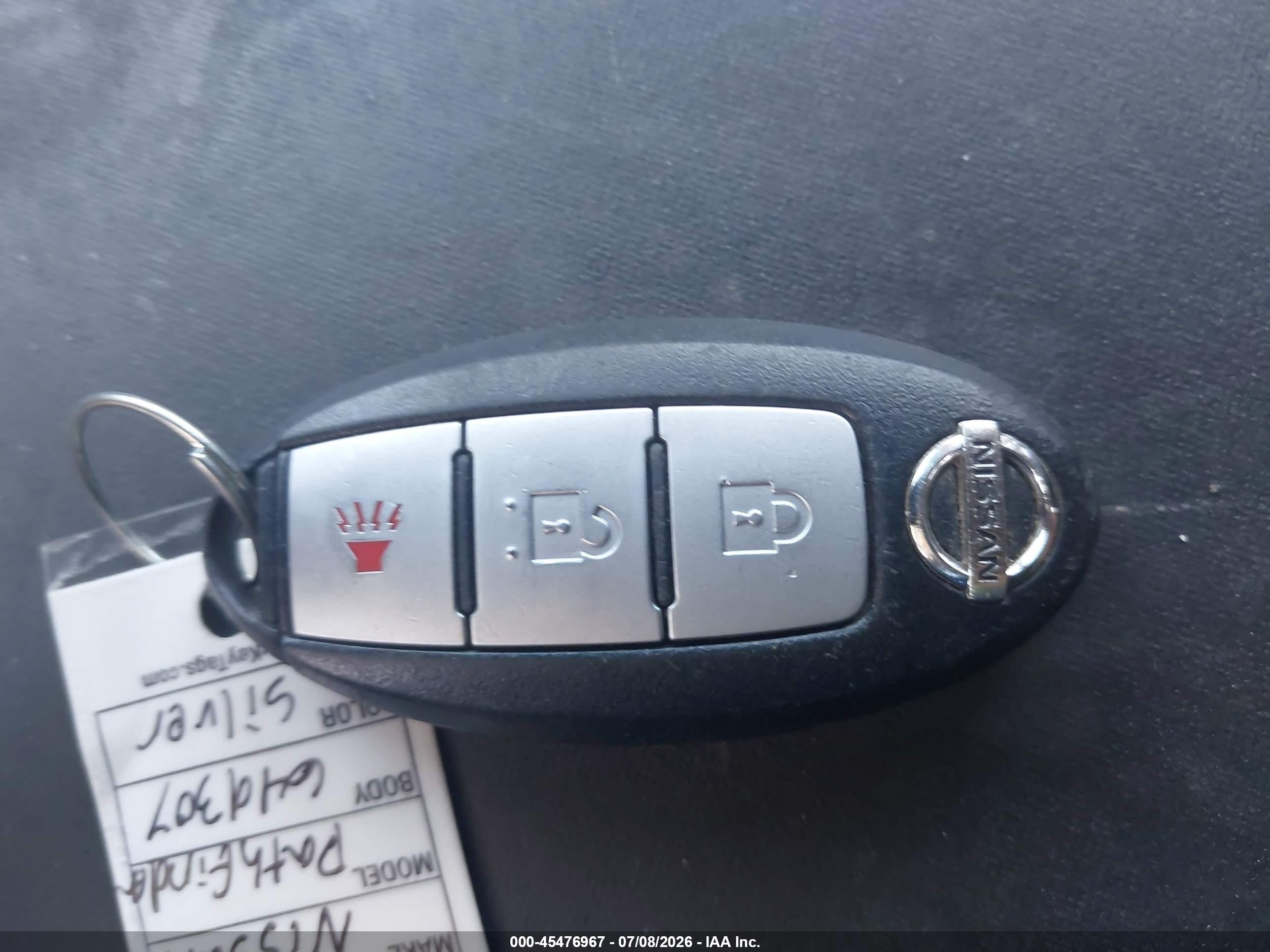 2013 Nissan Pathfinder Sv Silver vin: 5N1AR2MN9DC649307