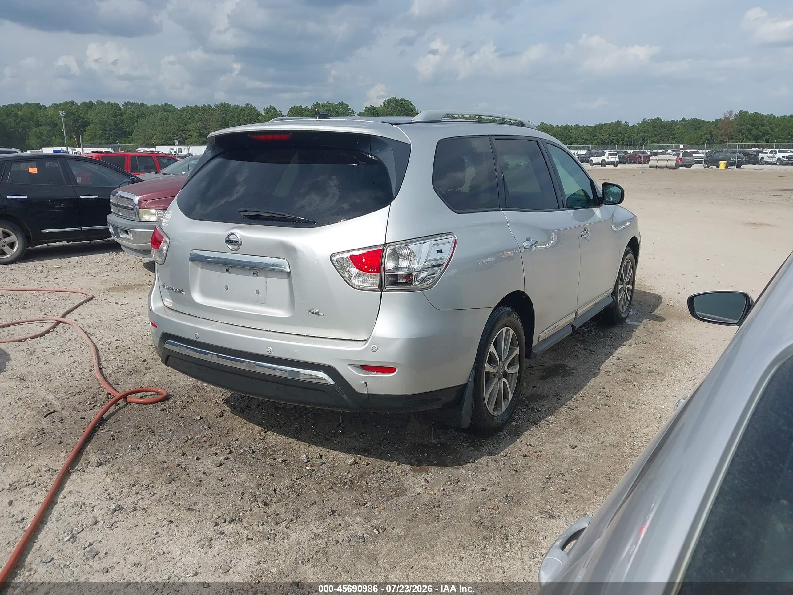 2014 Nissan Pathfinder Sl Silver vin: 5N1AR2MN9EC601551