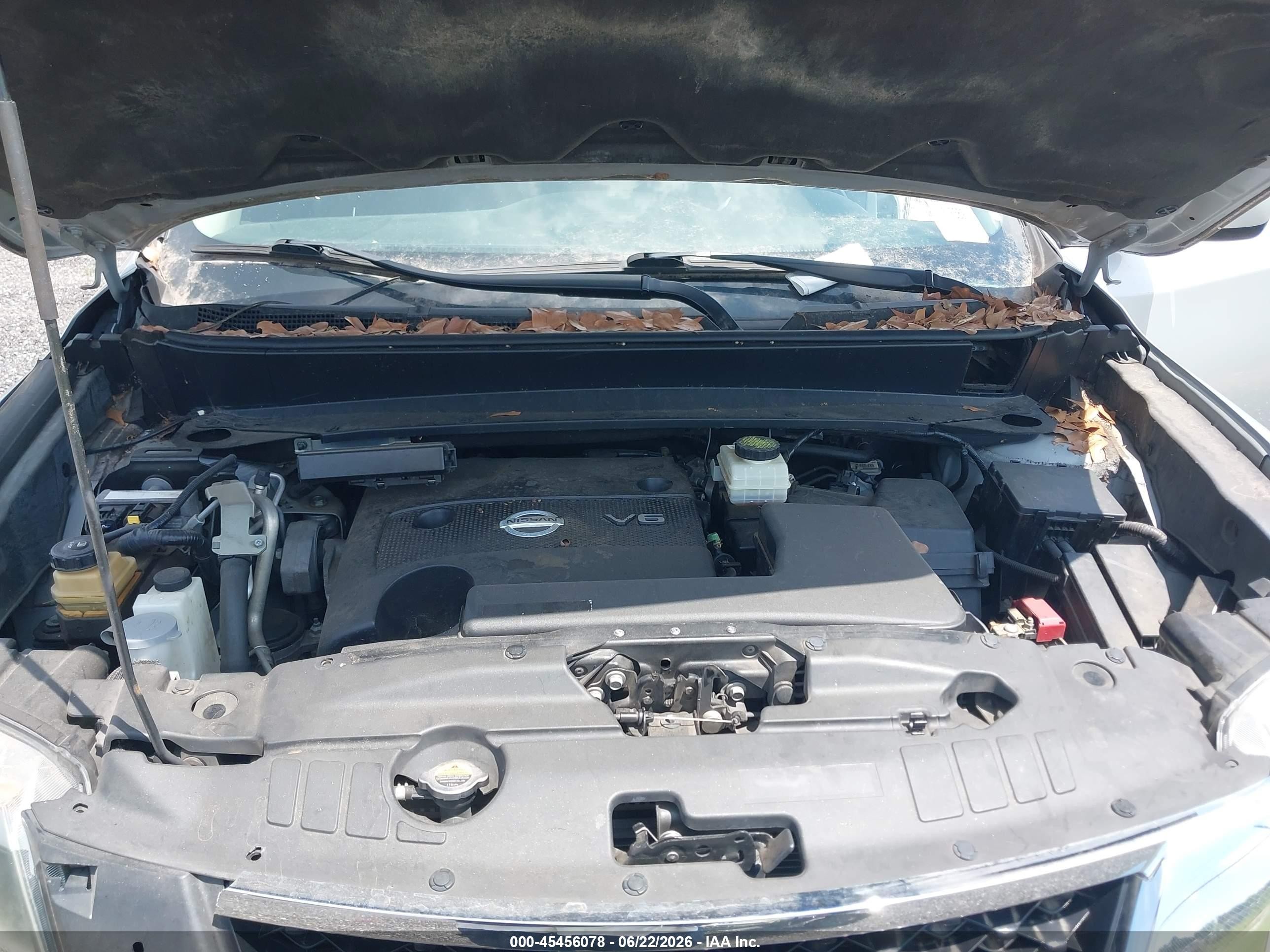 2014 Nissan Pathfinder Sv Silver vin: 5N1AR2MN9EC621900