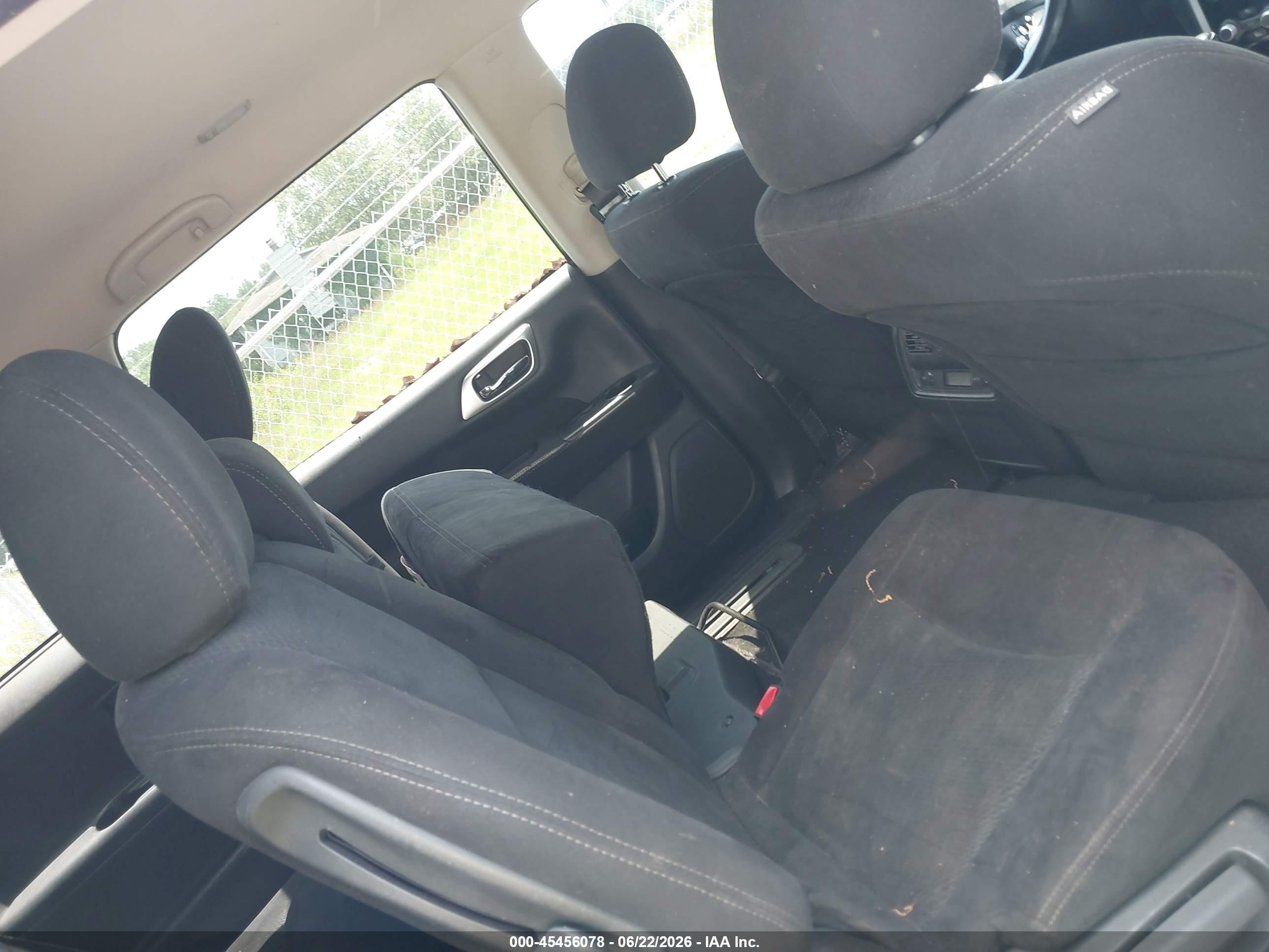 2014 Nissan Pathfinder Sv Silver vin: 5N1AR2MN9EC621900