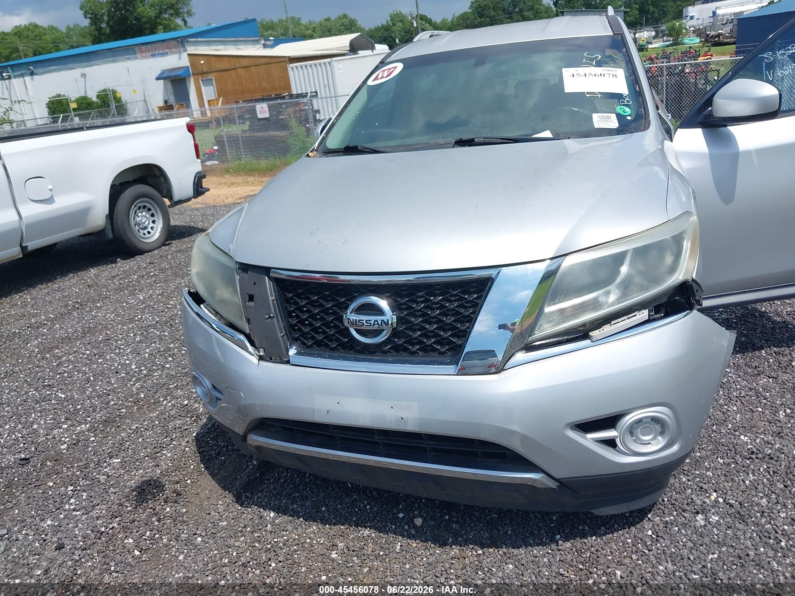 2014 Nissan Pathfinder Sv Silver vin: 5N1AR2MN9EC621900