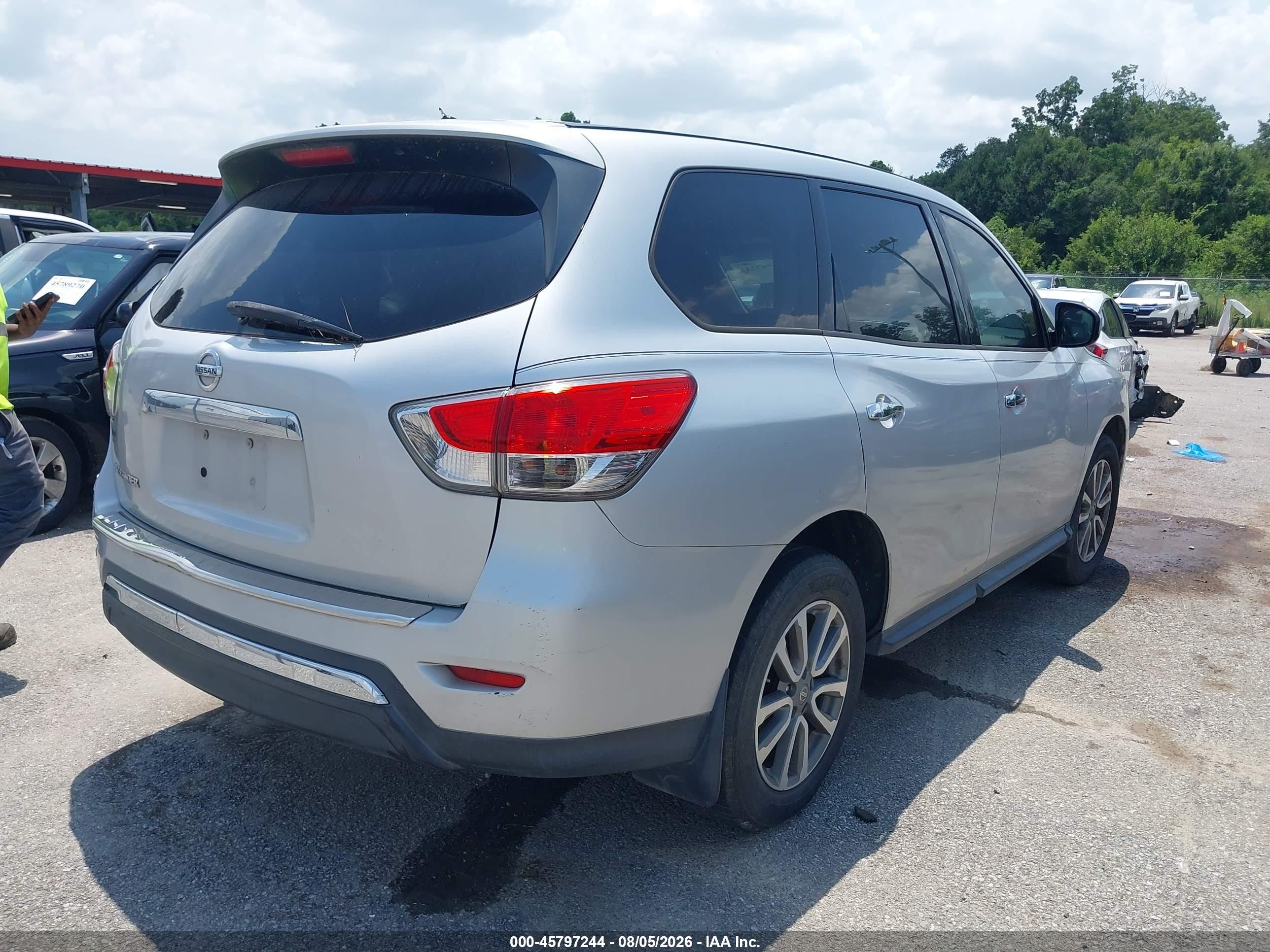 2014 Nissan Pathfinder S Silver vin: 5N1AR2MN9EC638180