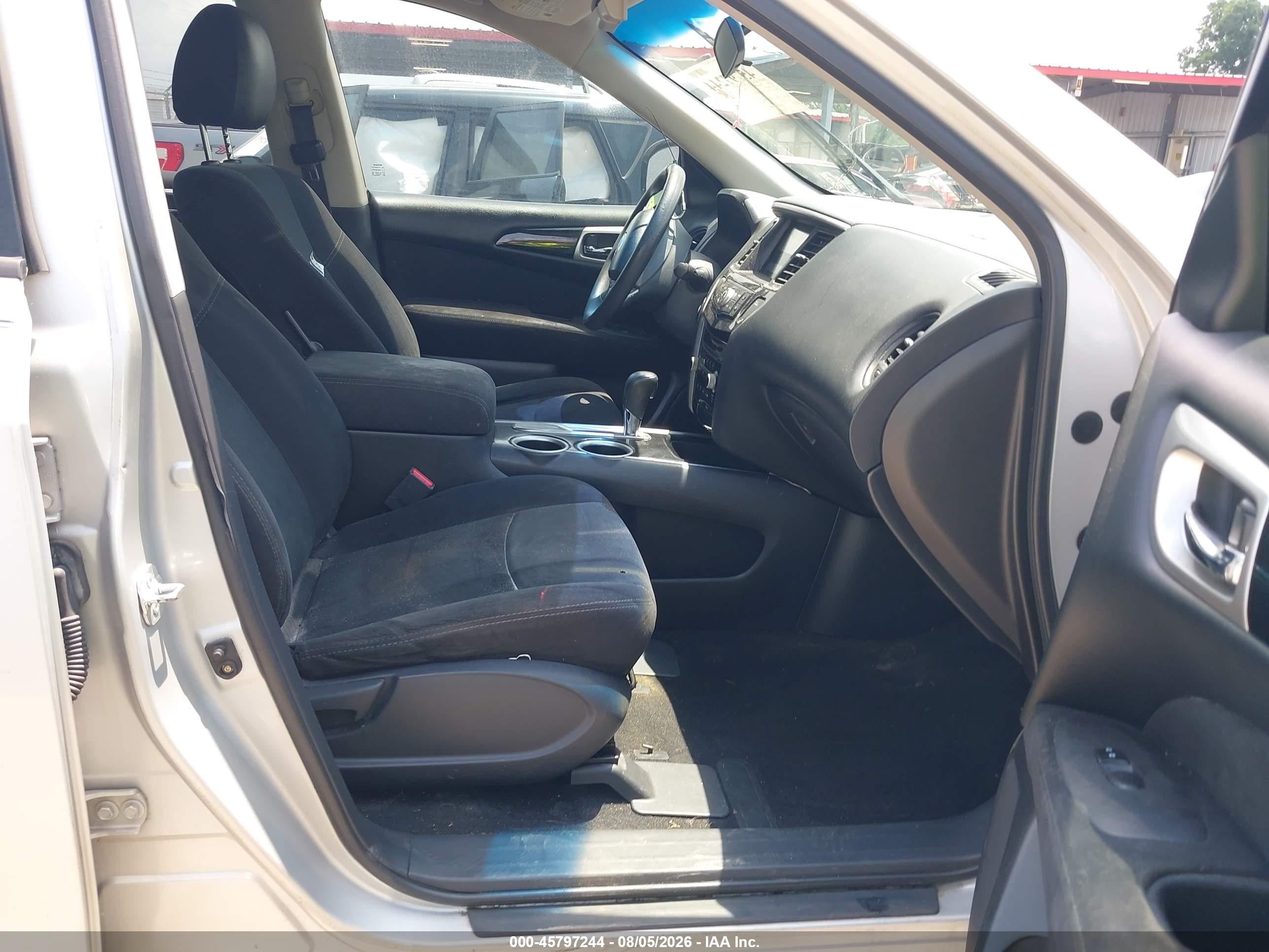 2014 Nissan Pathfinder S Silver vin: 5N1AR2MN9EC638180