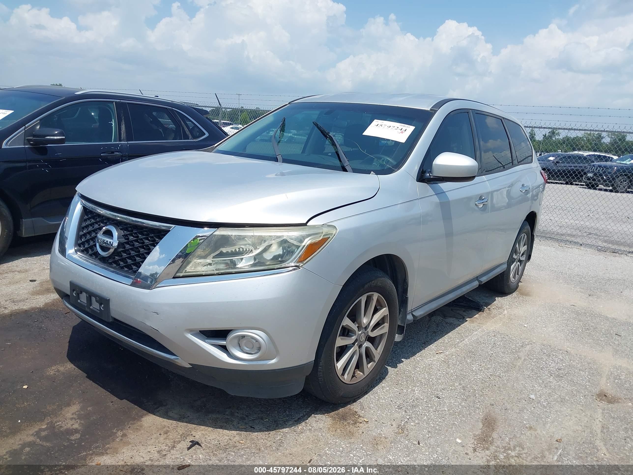 2014 Nissan Pathfinder S Silver vin: 5N1AR2MN9EC638180