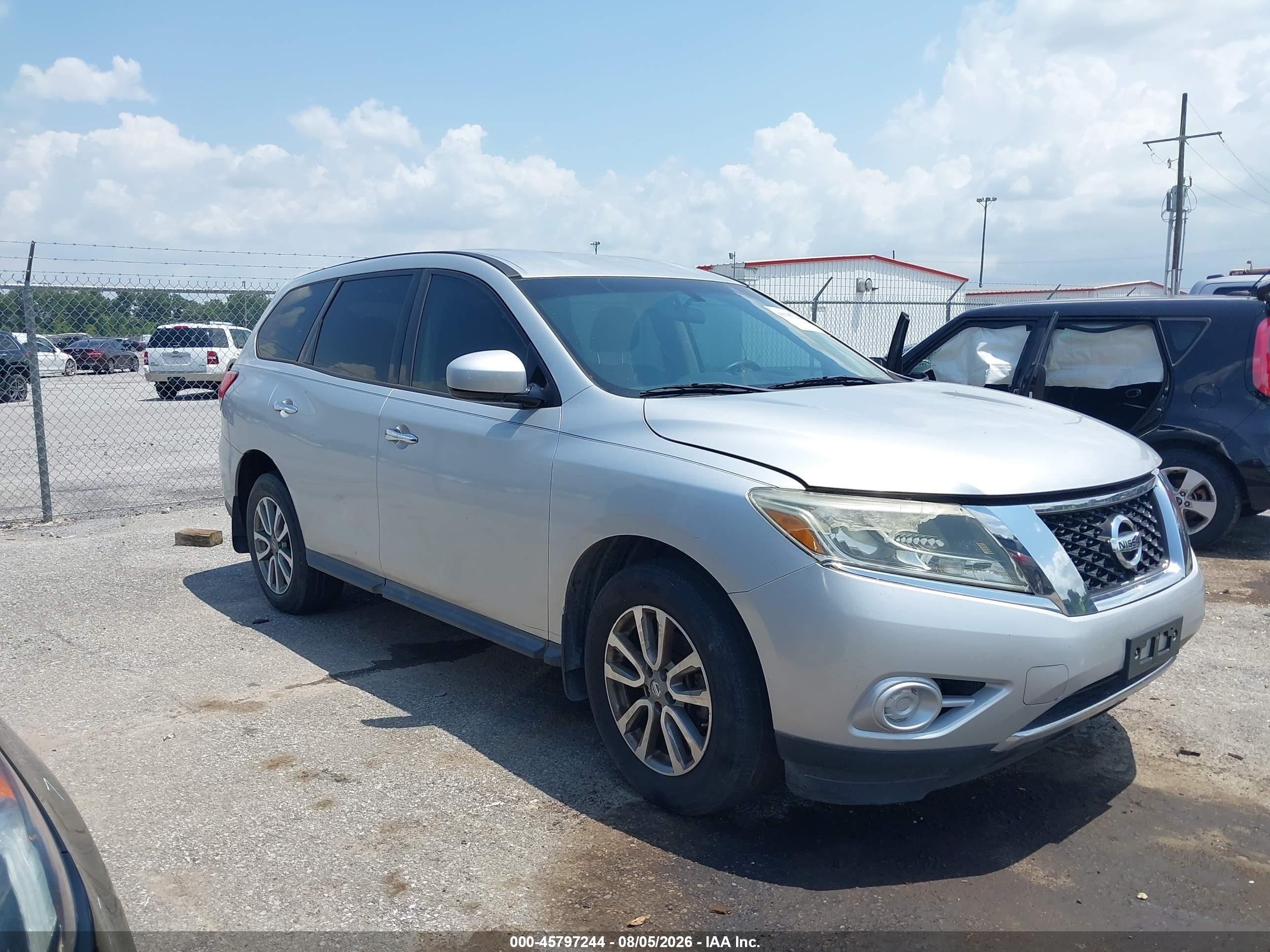 2014 Nissan Pathfinder S Silver vin: 5N1AR2MN9EC638180