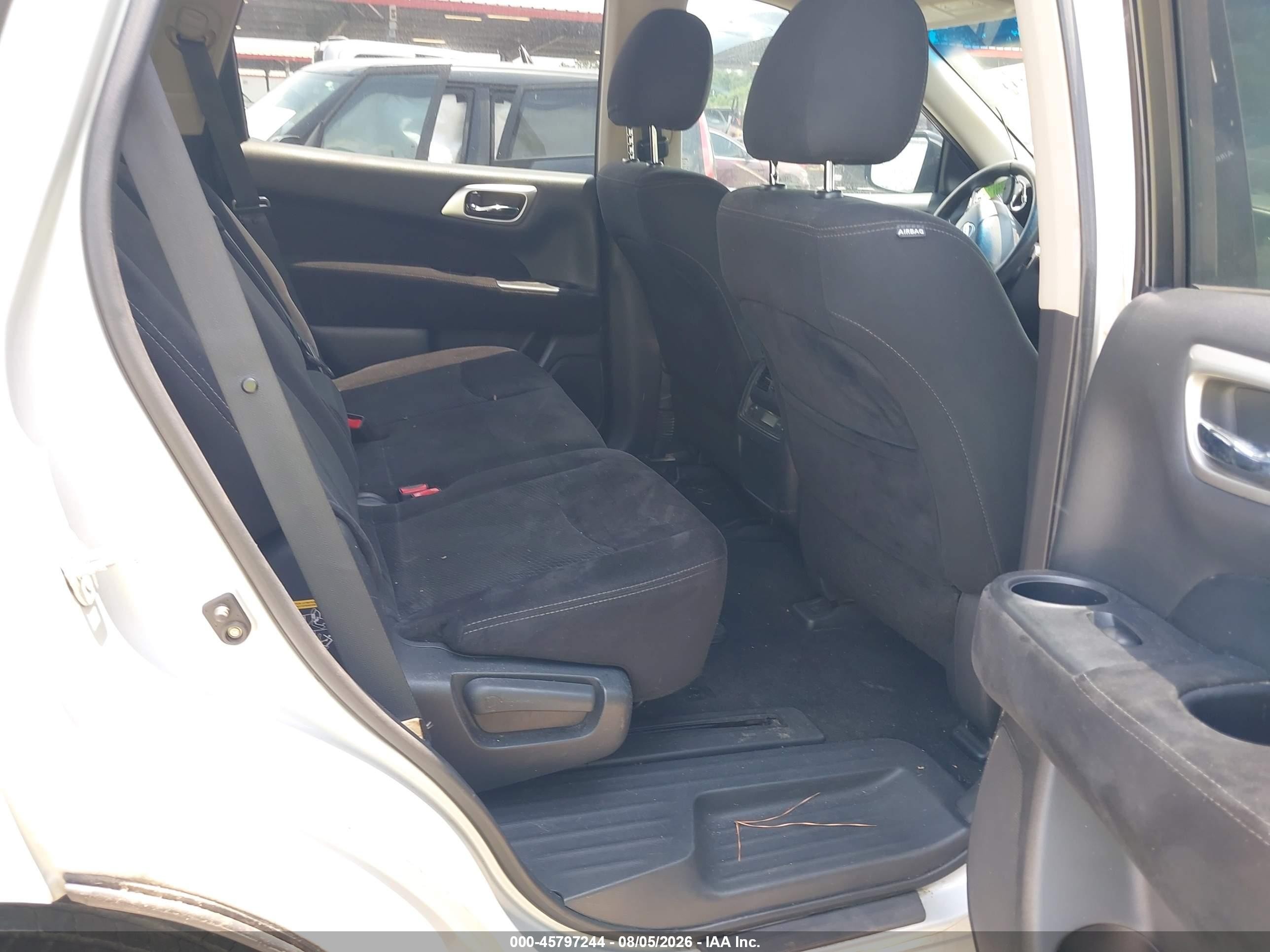 2014 Nissan Pathfinder S Silver vin: 5N1AR2MN9EC638180